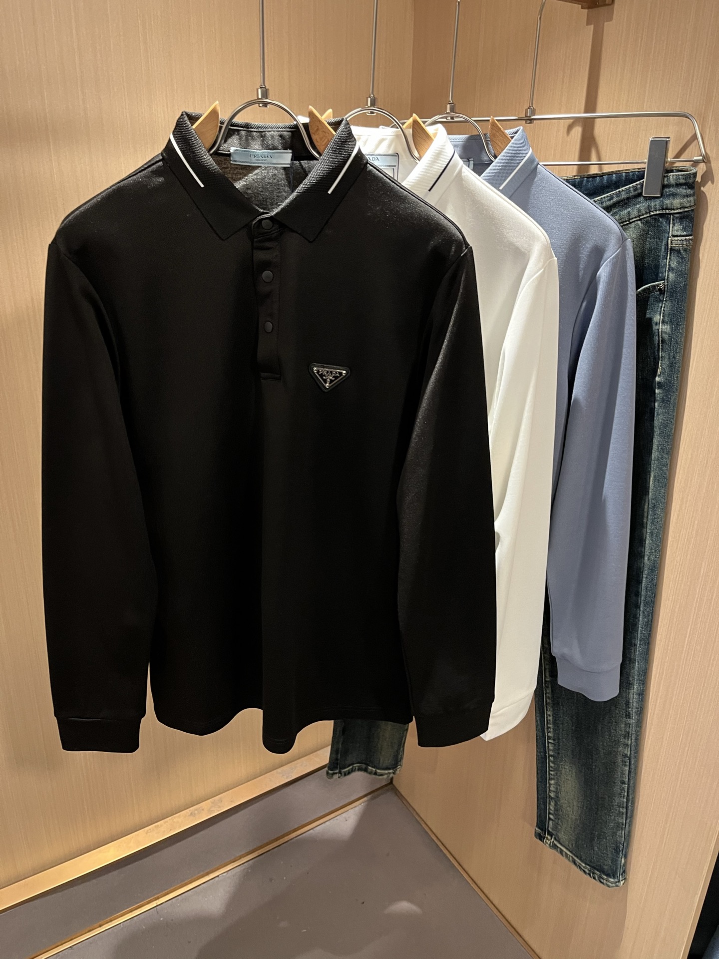Prad*普*达 2025秋冬季新款经典元素Polo衫，经典大方的款式，可以穿十年都还是流行的那种，你一