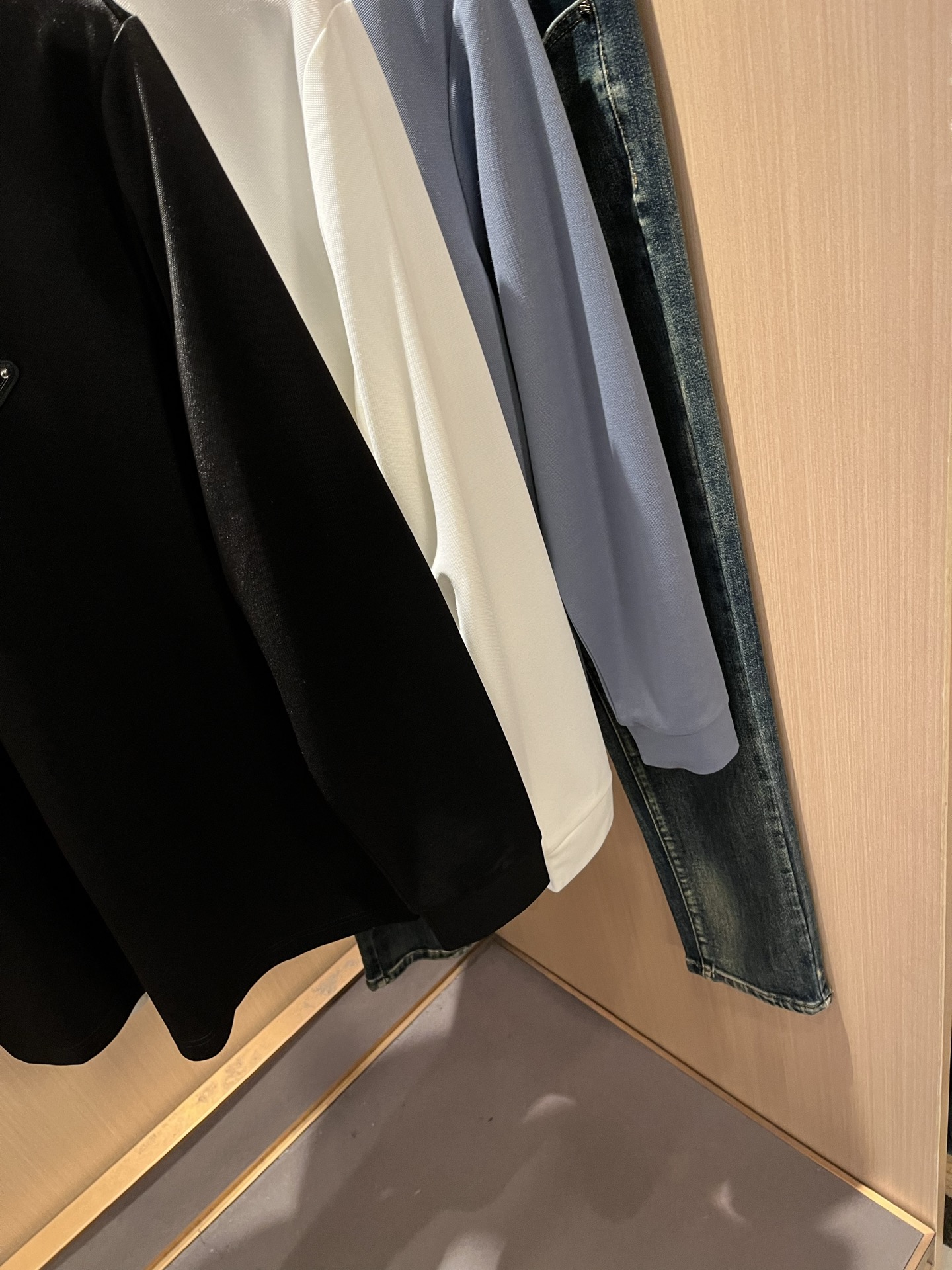 Prad*普*达 2025秋冬季新款经典元素Polo衫，经典大方的款式，可以穿十年都还是流行的那种，你一