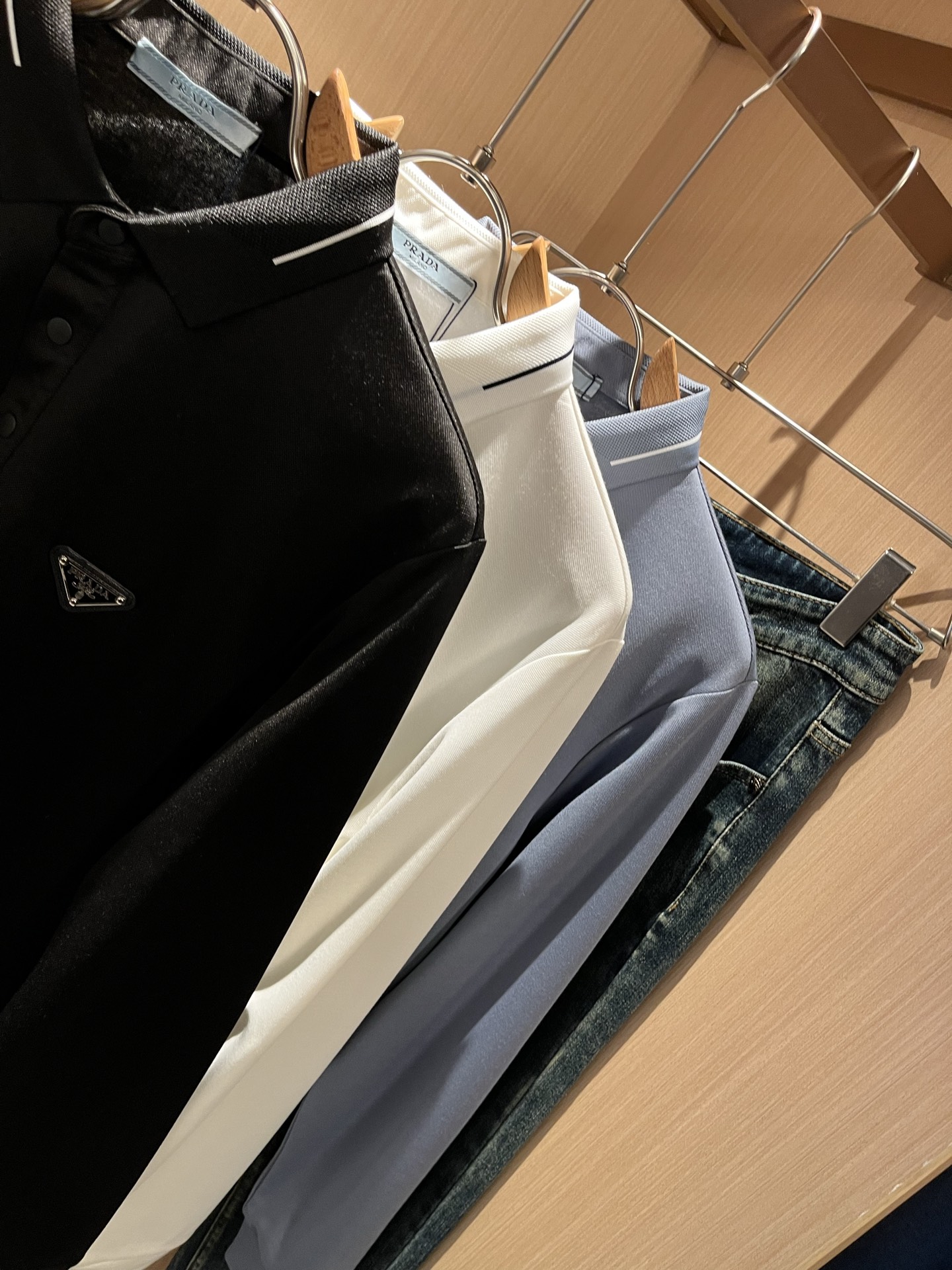 Prad*普*达 2025秋冬季新款经典元素Polo衫，经典大方的款式，可以穿十年都还是流行的那种，你一