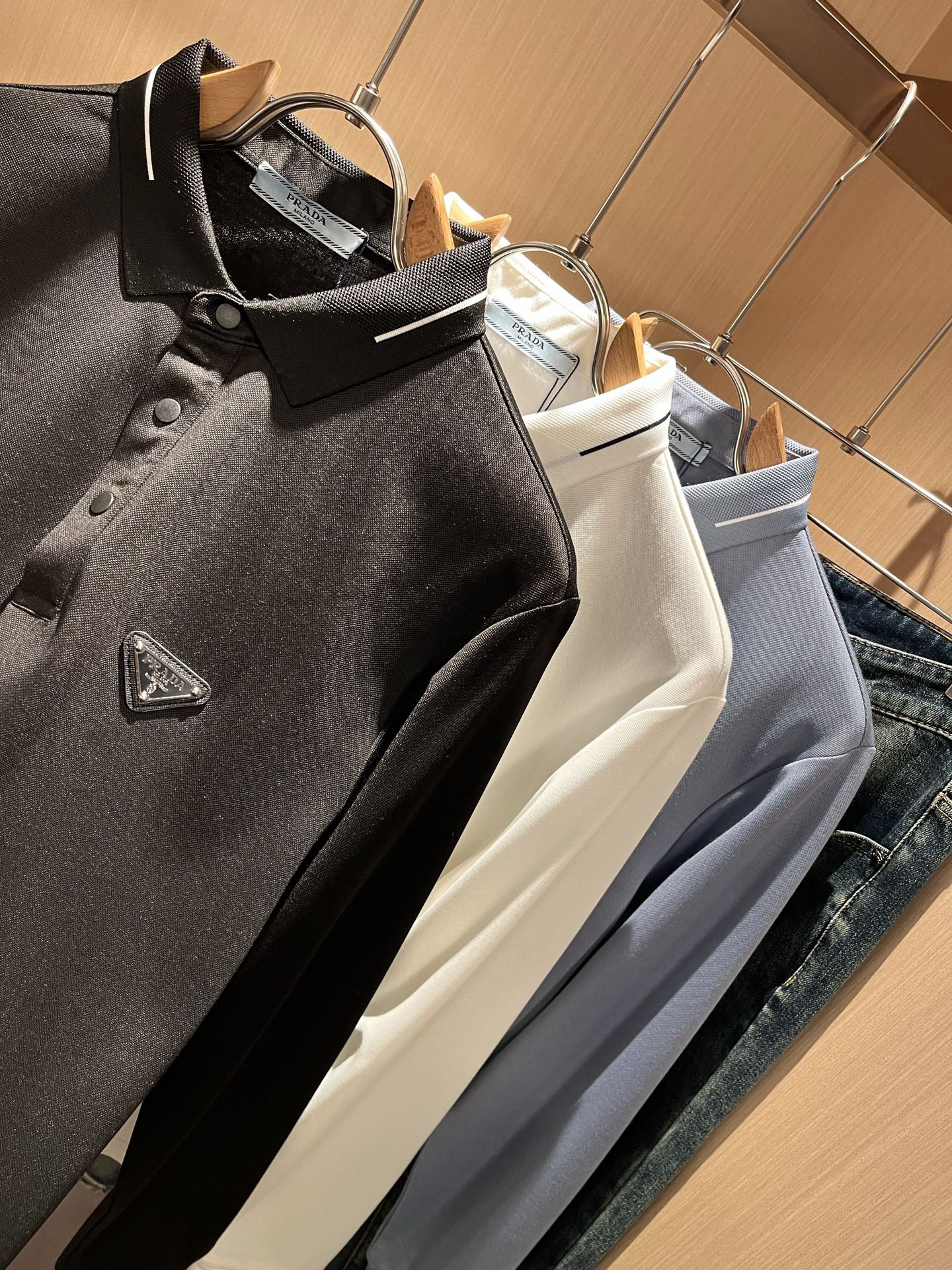 Prad*普*达 2025秋冬季新款经典元素Polo衫，经典大方的款式，可以穿十年都还是流行的那种，你一