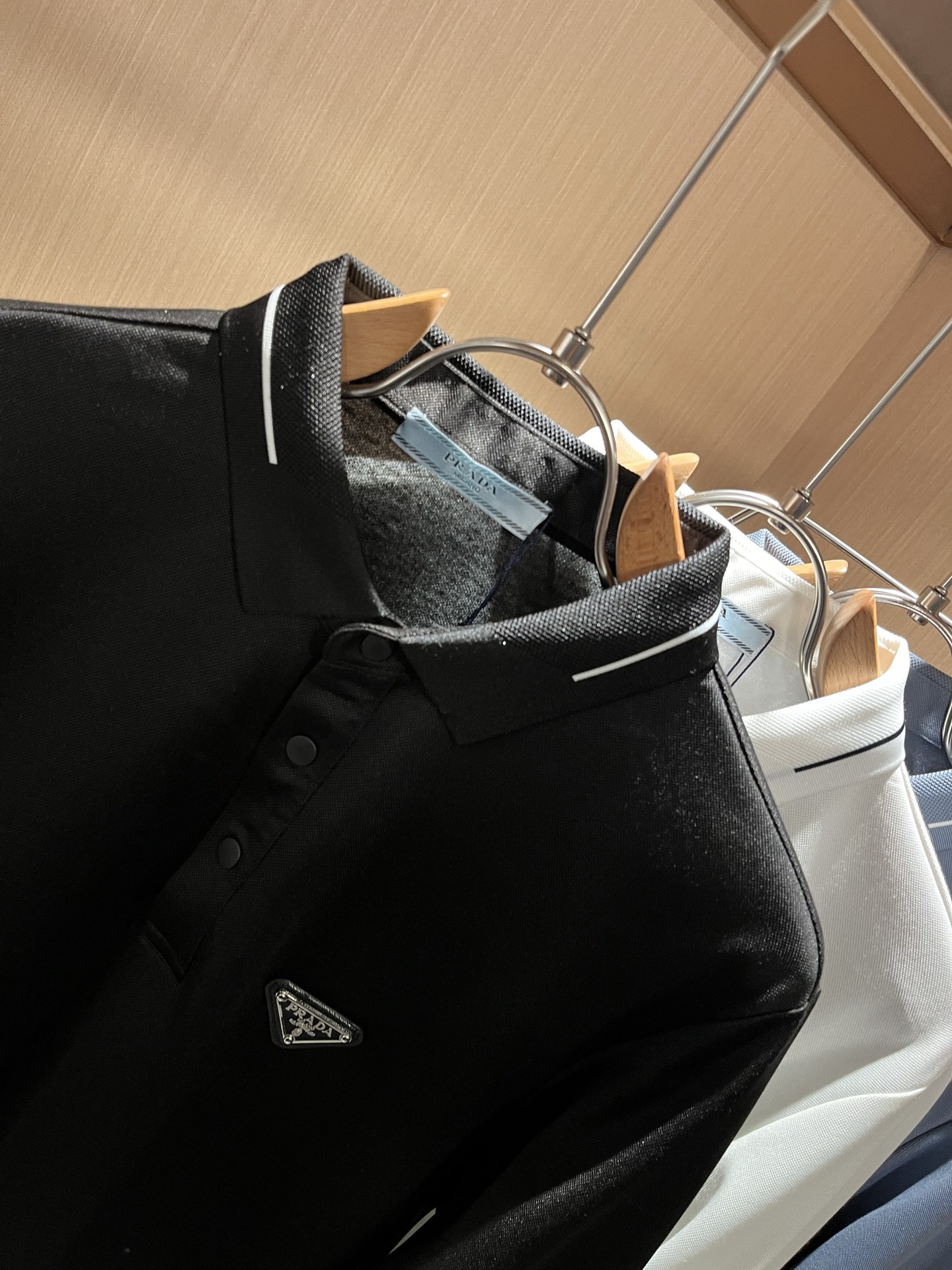 Prad*普*达 2025秋冬季新款经典元素Polo衫，经典大方的款式，可以穿十年都还是流行的那种，你一