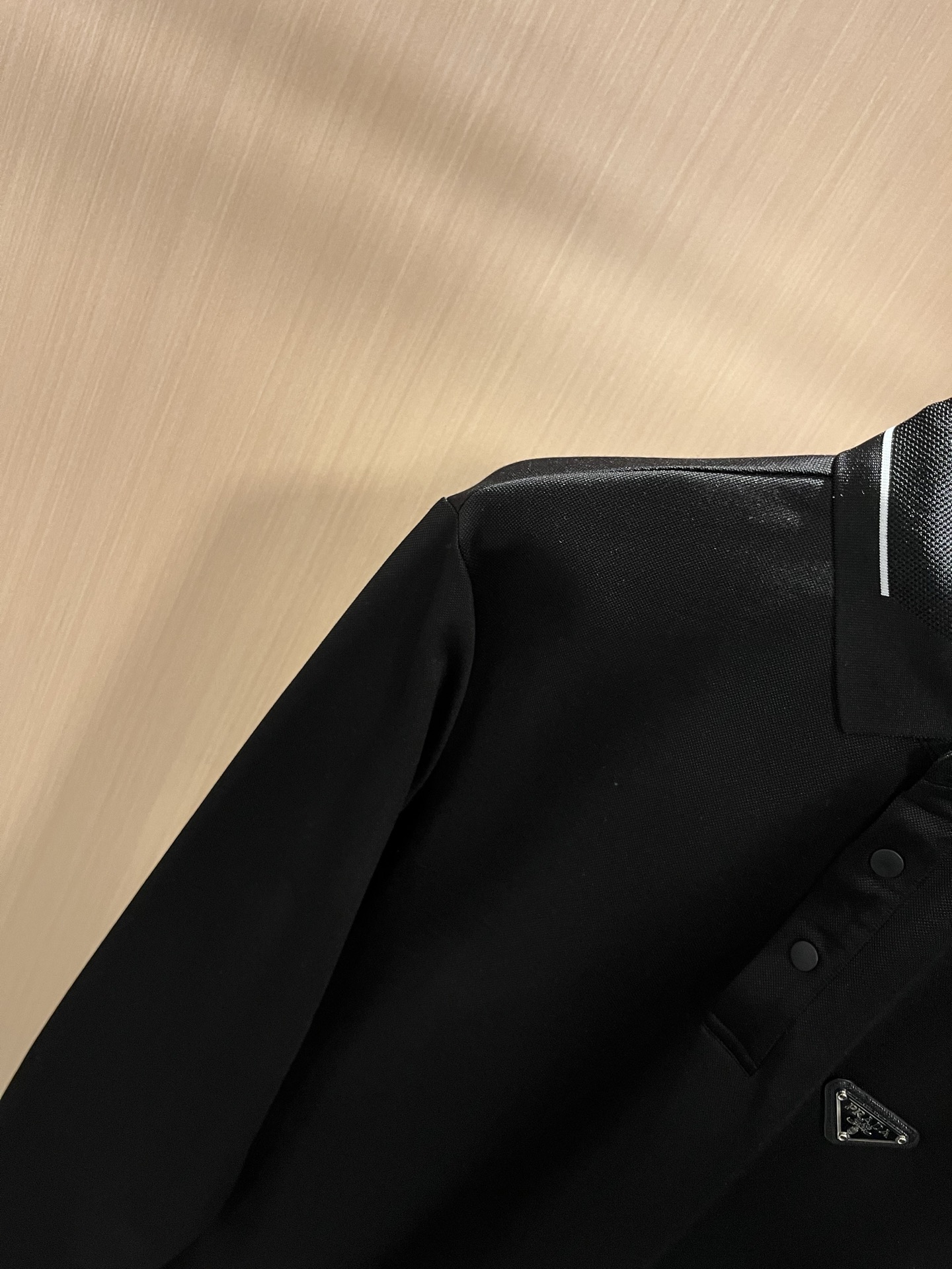 Prad*普*达 2025秋冬季新款经典元素Polo衫，经典大方的款式，可以穿十年都还是流行的那种，你一