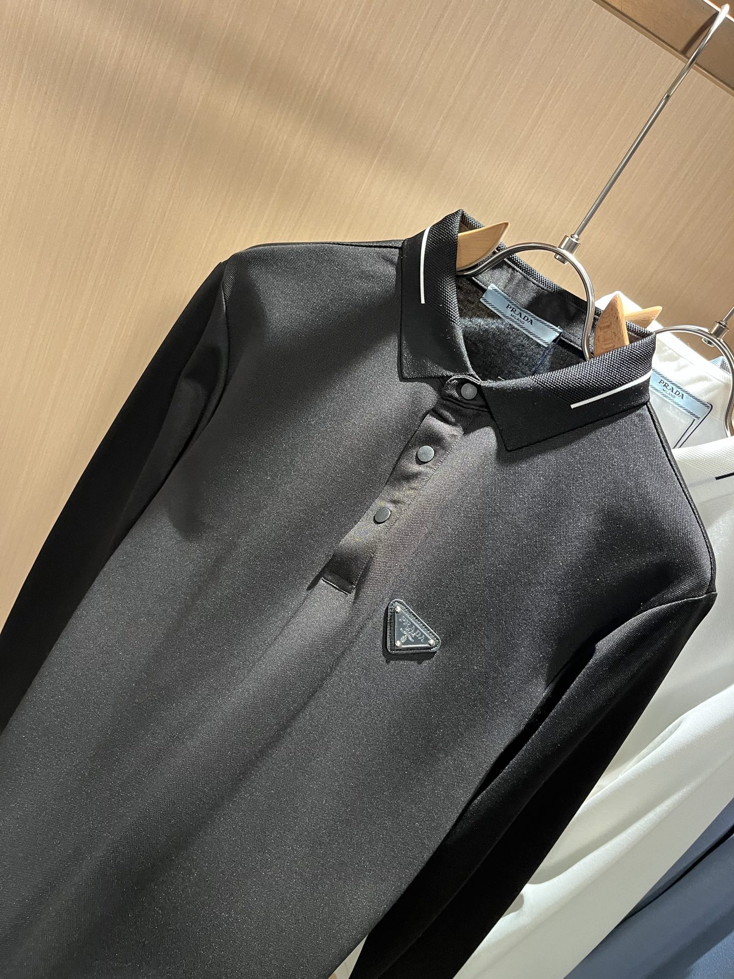 Prad*普*达 2025秋冬季新款经典元素Polo衫，经典大方的款式，可以穿十年都还是流行的那种，你一