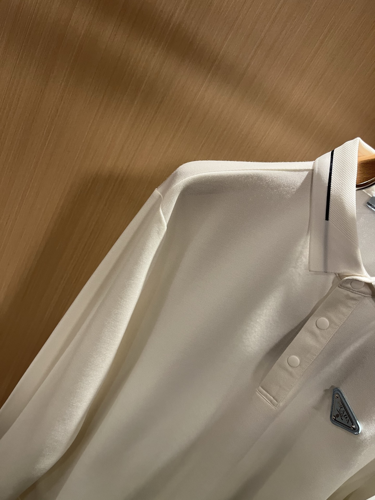 Prad*普*达 2025秋冬季新款经典元素Polo衫，经典大方的款式，可以穿十年都还是流行的那种，你一