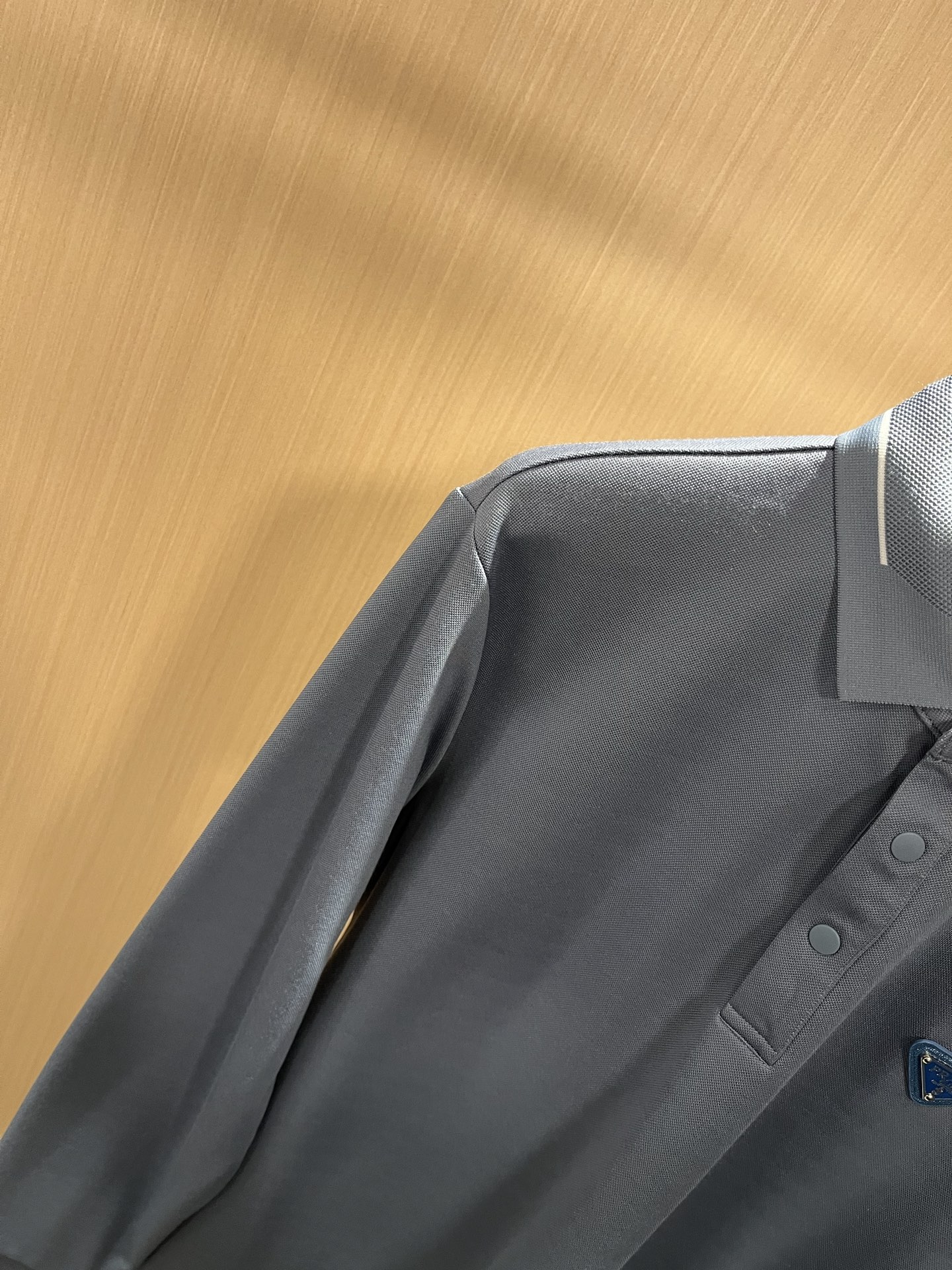 Prad*普*达 2025秋冬季新款经典元素Polo衫，经典大方的款式，可以穿十年都还是流行的那种，你一