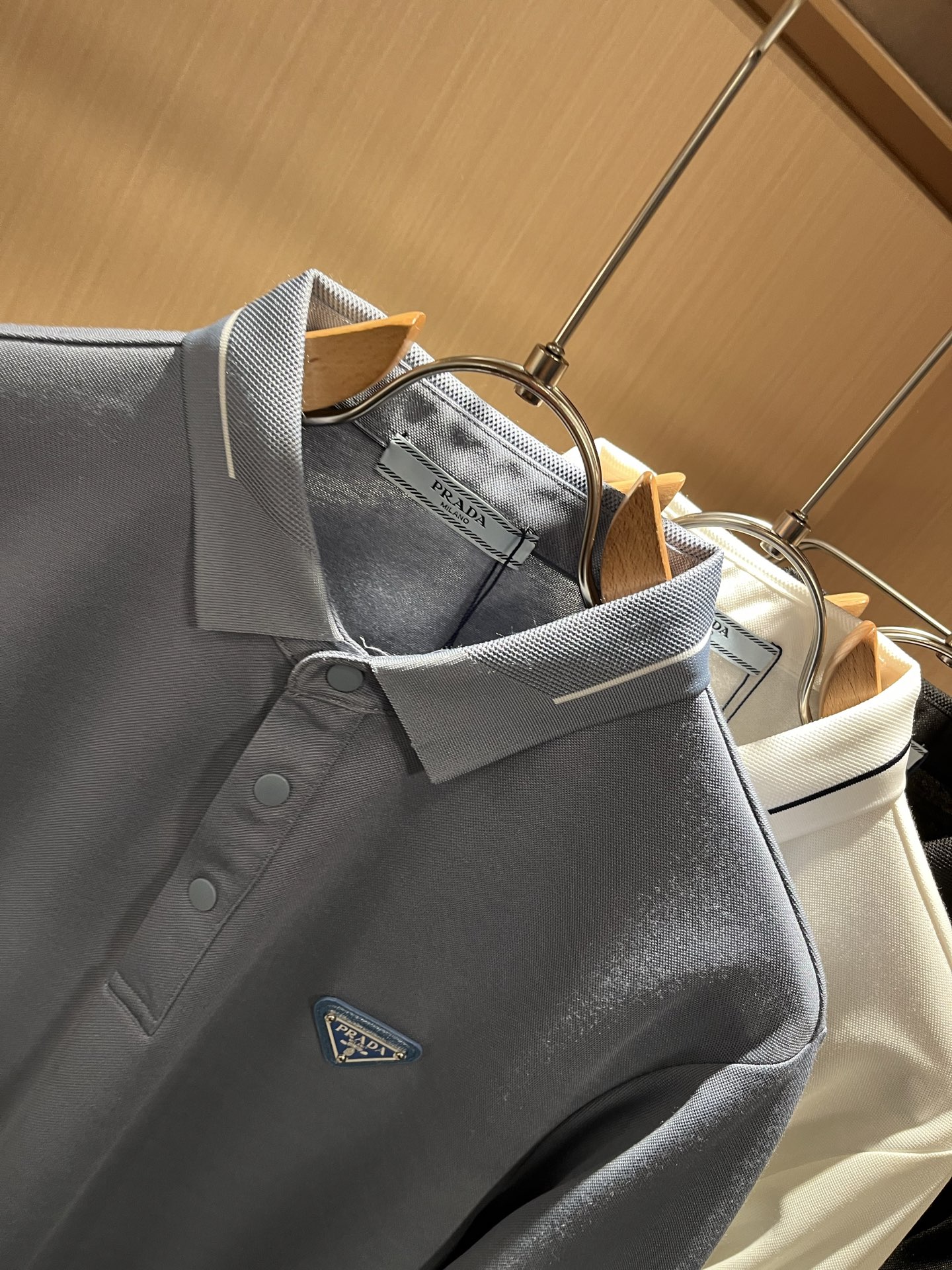 Prad*普*达 2025秋冬季新款经典元素Polo衫，经典大方的款式，可以穿十年都还是流行的那种，你一