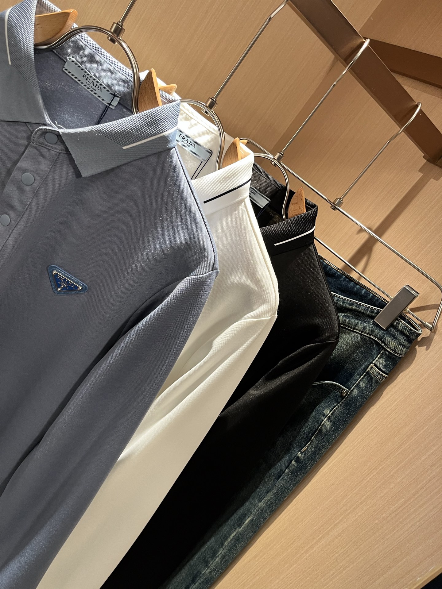 Prad*普*达 2025秋冬季新款经典元素Polo衫，经典大方的款式，可以穿十年都还是流行的那种，你一