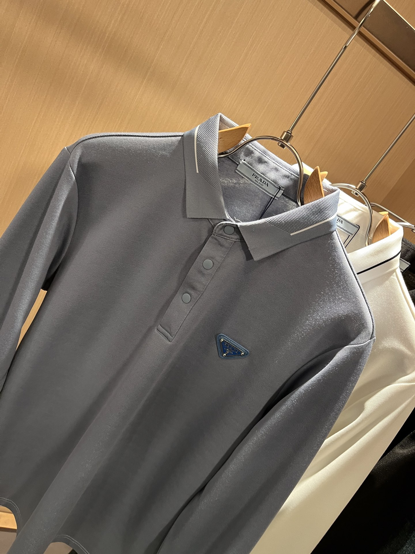 Prad*普*达 2025秋冬季新款经典元素Polo衫，经典大方的款式，可以穿十年都还是流行的那种，你一