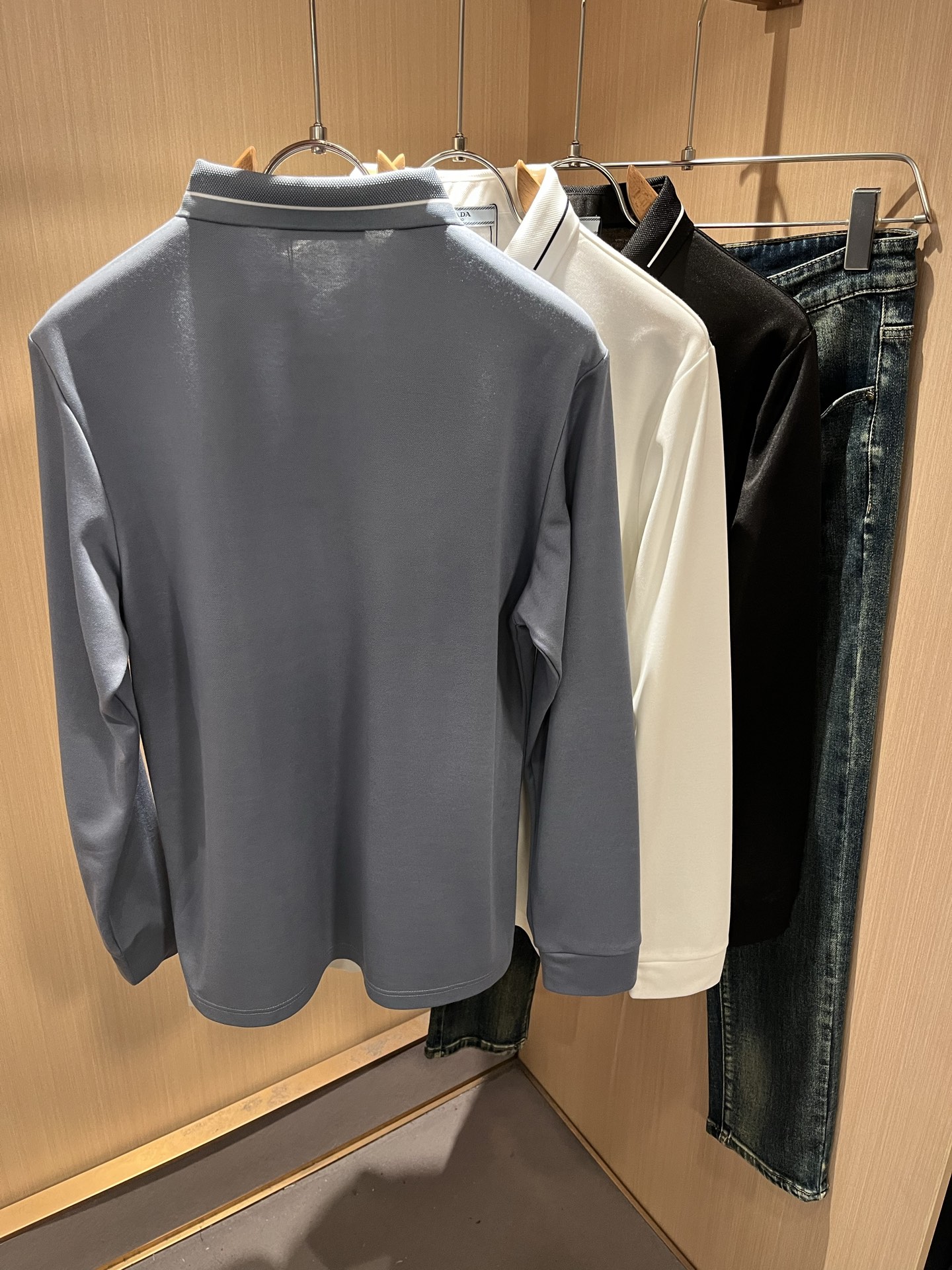 Prad*普*达 2025秋冬季新款经典元素Polo衫，经典大方的款式，可以穿十年都还是流行的那种，你一