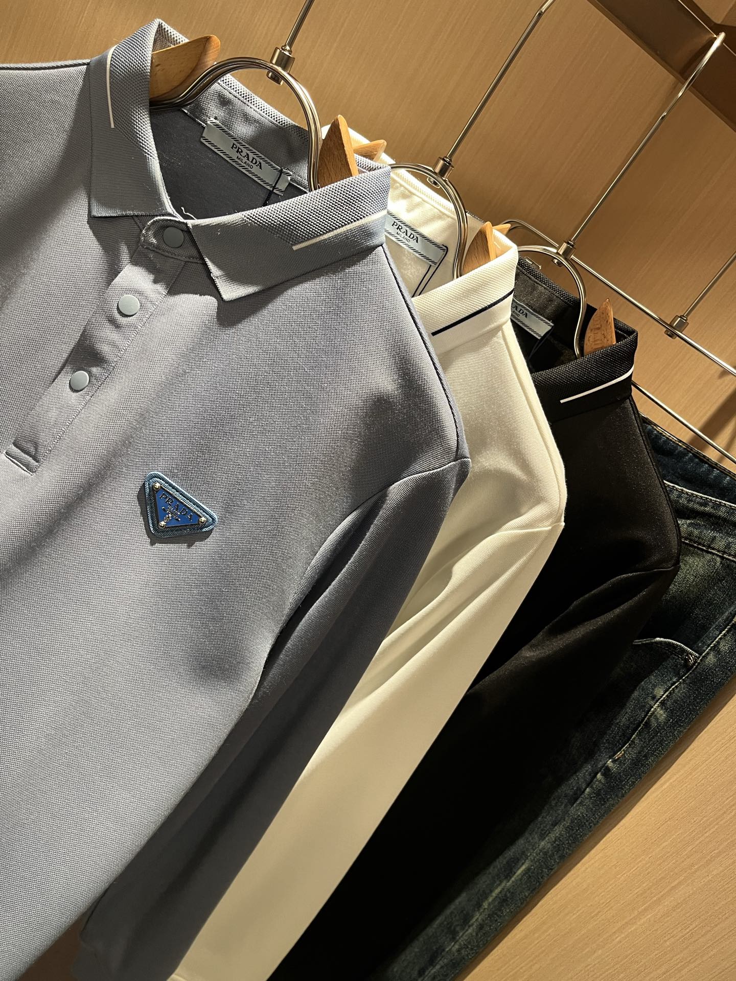 Prad*普*达 2025秋冬季新款经典元素Polo衫，经典大方的款式，可以穿十年都还是流行的那种，你一