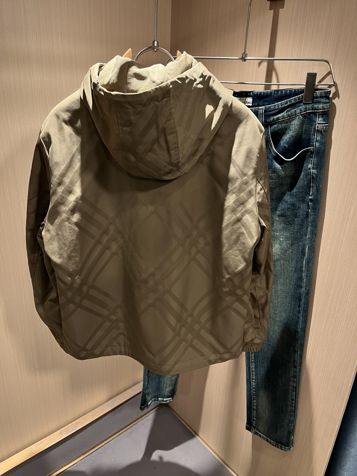 BURBER*Y巴*莉2025秋冬新品夹克外套重磅来袭，最近比较火热的环保面料制作而成，高端户外运动休闲