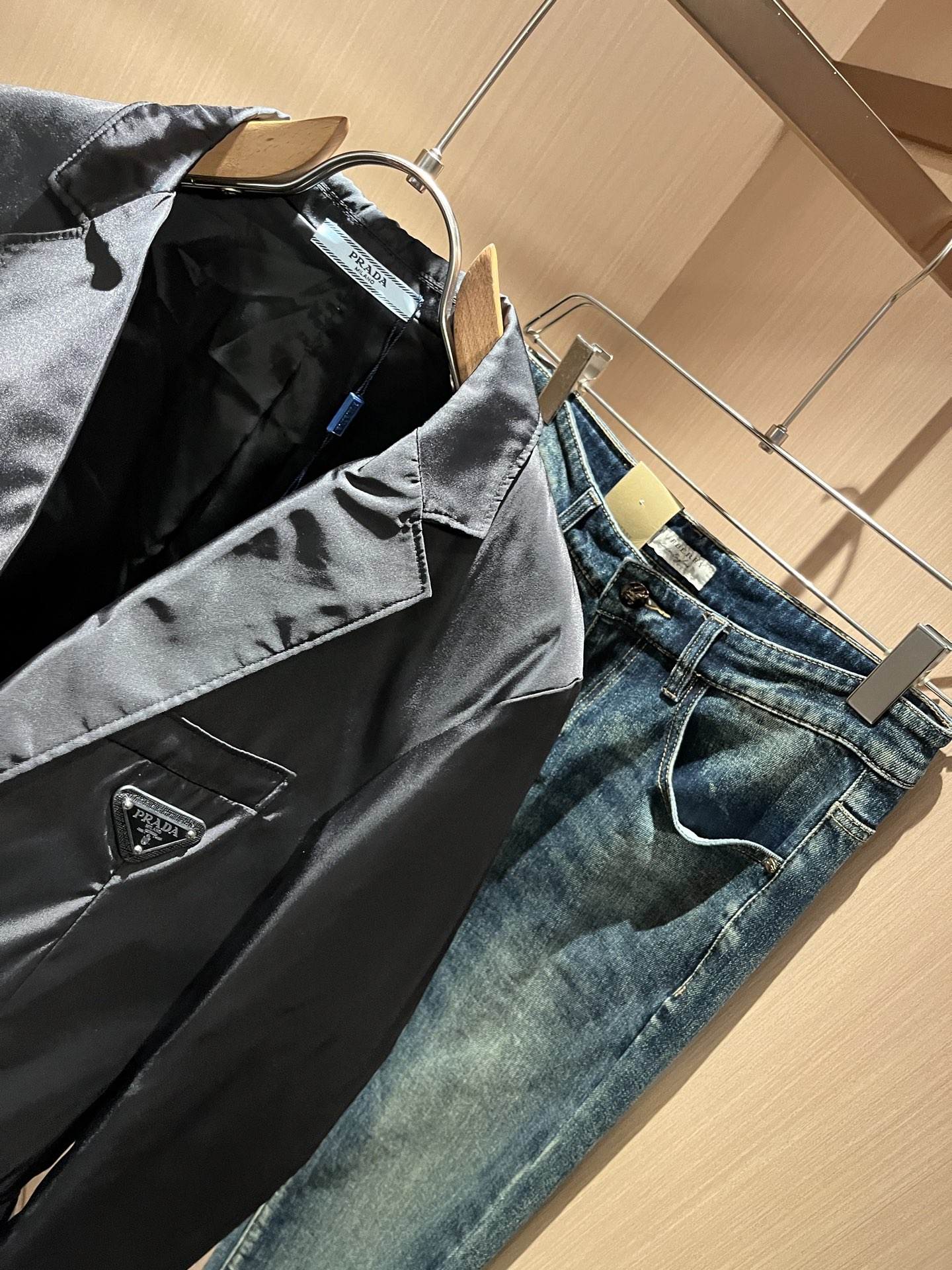 PRAD*A普*达 2025秋冬休闲西服夹克外套，最新时尚休闲西服套装，贸易公司渠道稀出，同步官网发售，