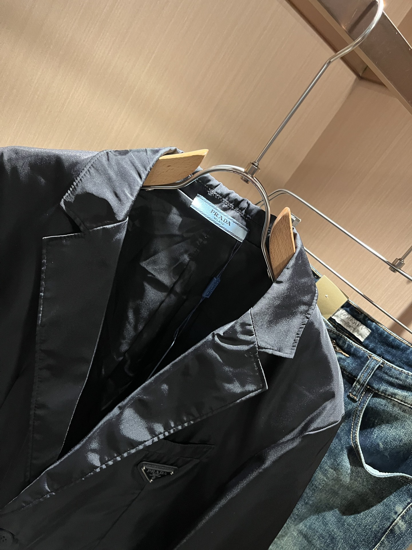 PRAD*A普*达 2025秋冬休闲西服夹克外套，最新时尚休闲西服套装，贸易公司渠道稀出，同步官网发售，