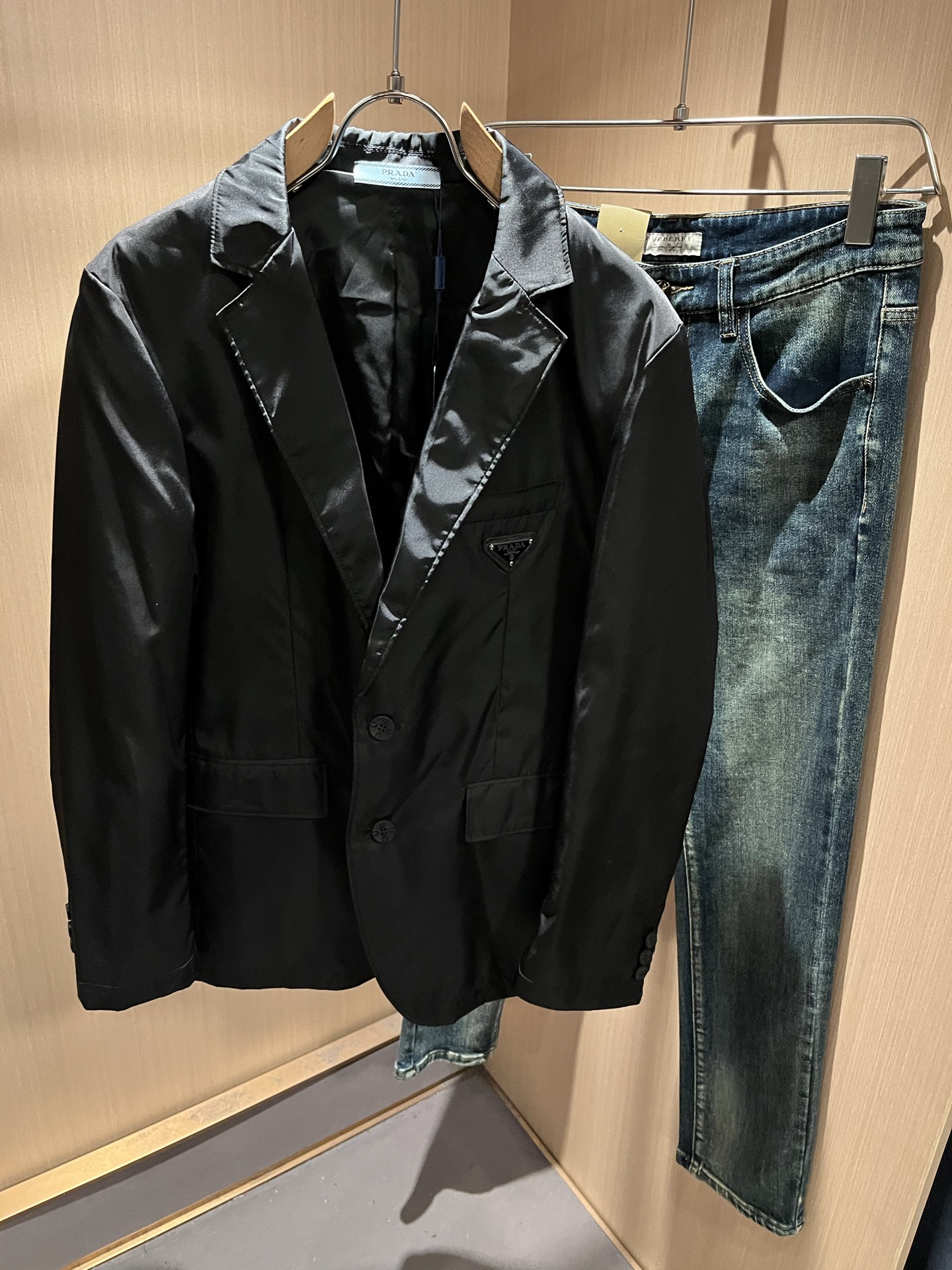 PRAD*A普*达 2025秋冬休闲西服夹克外套，最新时尚休闲西服套装，贸易公司渠道稀出，同步官网发售，