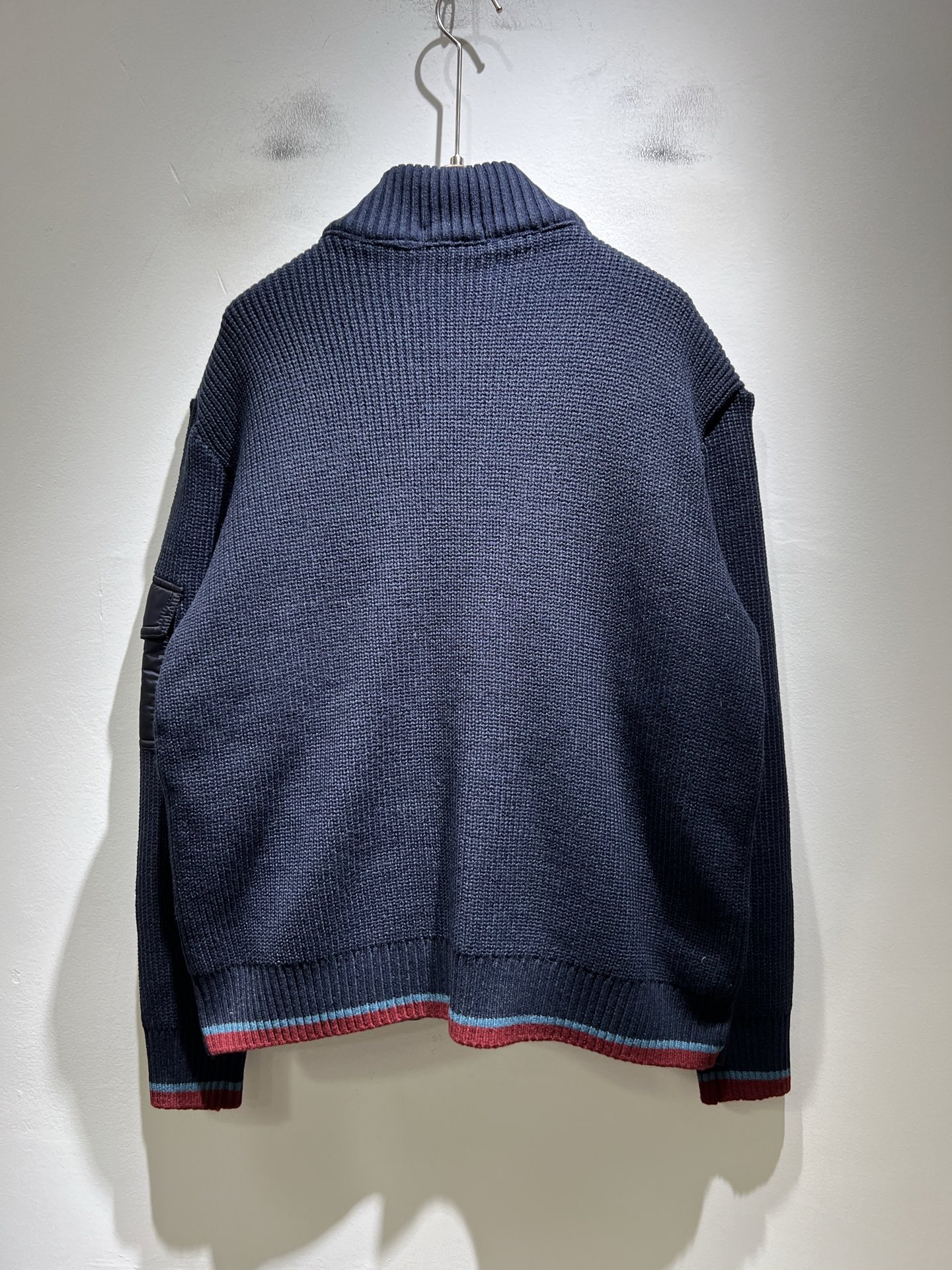 。Monc*ler蒙*口 2025秋冬经典羽绒针织拼接夹克外套，都市时尚休闲款！面料超软面料帅酷爆款夹克