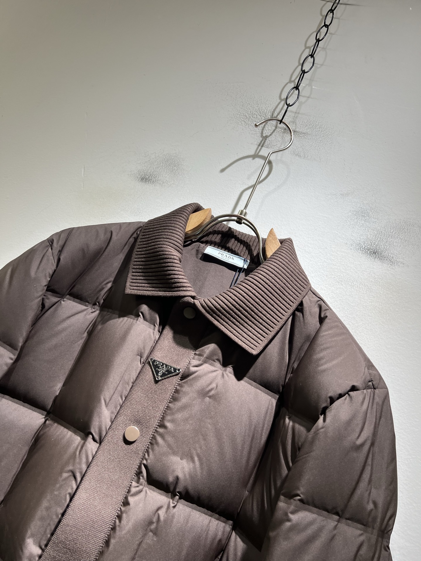 。Prad*a 普*达2025秋冬男女同款👫羽绒服夹克外套，现货 Prad* 羽绒面料夹克 防水羽绒服保