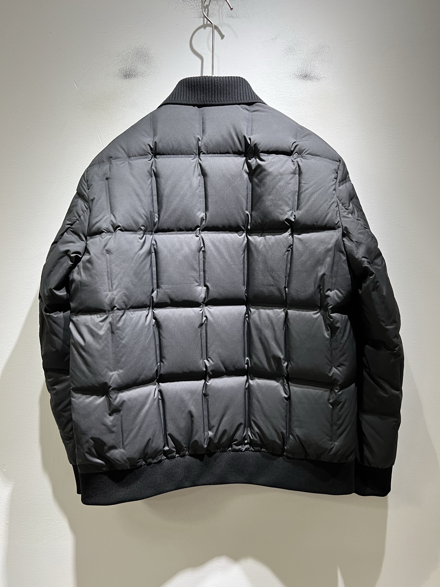 。 Prad*a 普*达2025秋冬男女同款👫羽绒服夹克外套，现货 Prad* 羽绒面料夹克 防水羽绒服