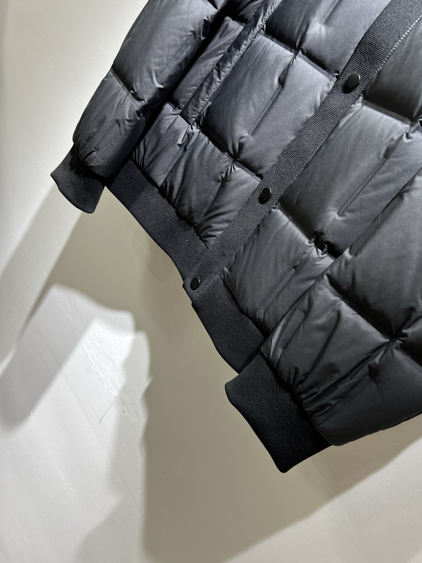 。 Prad*a 普*达2025秋冬男女同款👫羽绒服夹克外套，现货 Prad* 羽绒面料夹克 防水羽绒服