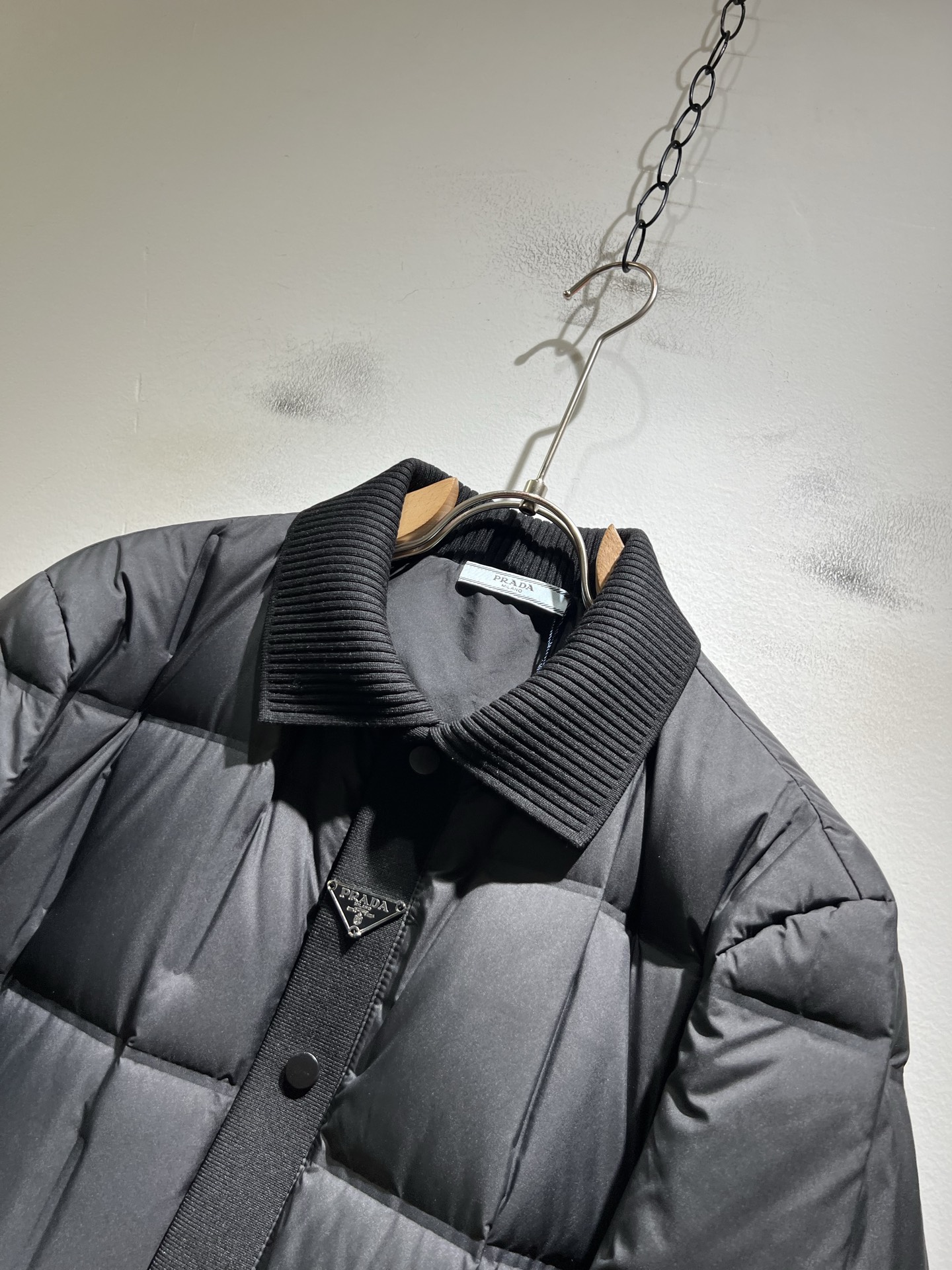 。 Prad*a 普*达2025秋冬男女同款👫羽绒服夹克外套，现货 Prad* 羽绒面料夹克 防水羽绒服