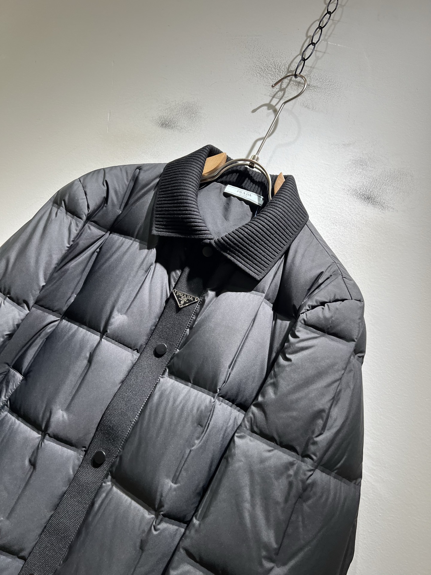 。 Prad*a 普*达2025秋冬男女同款👫羽绒服夹克外套，现货 Prad* 羽绒面料夹克 防水羽绒服