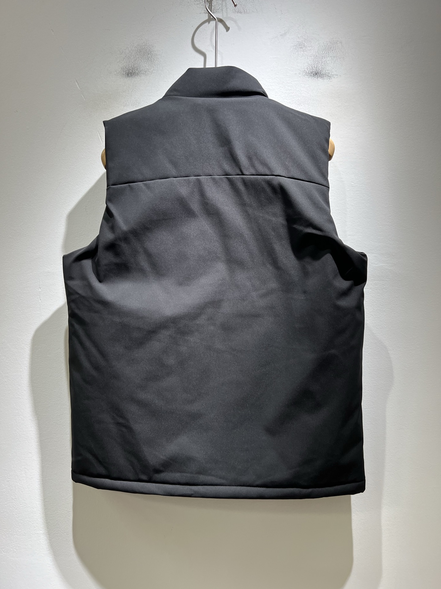 迪桑特DESCENTE，2025秋冬新款男女棉服同款马甲，自年荣耀至今的专业运动品牌。80余年来，始终坚