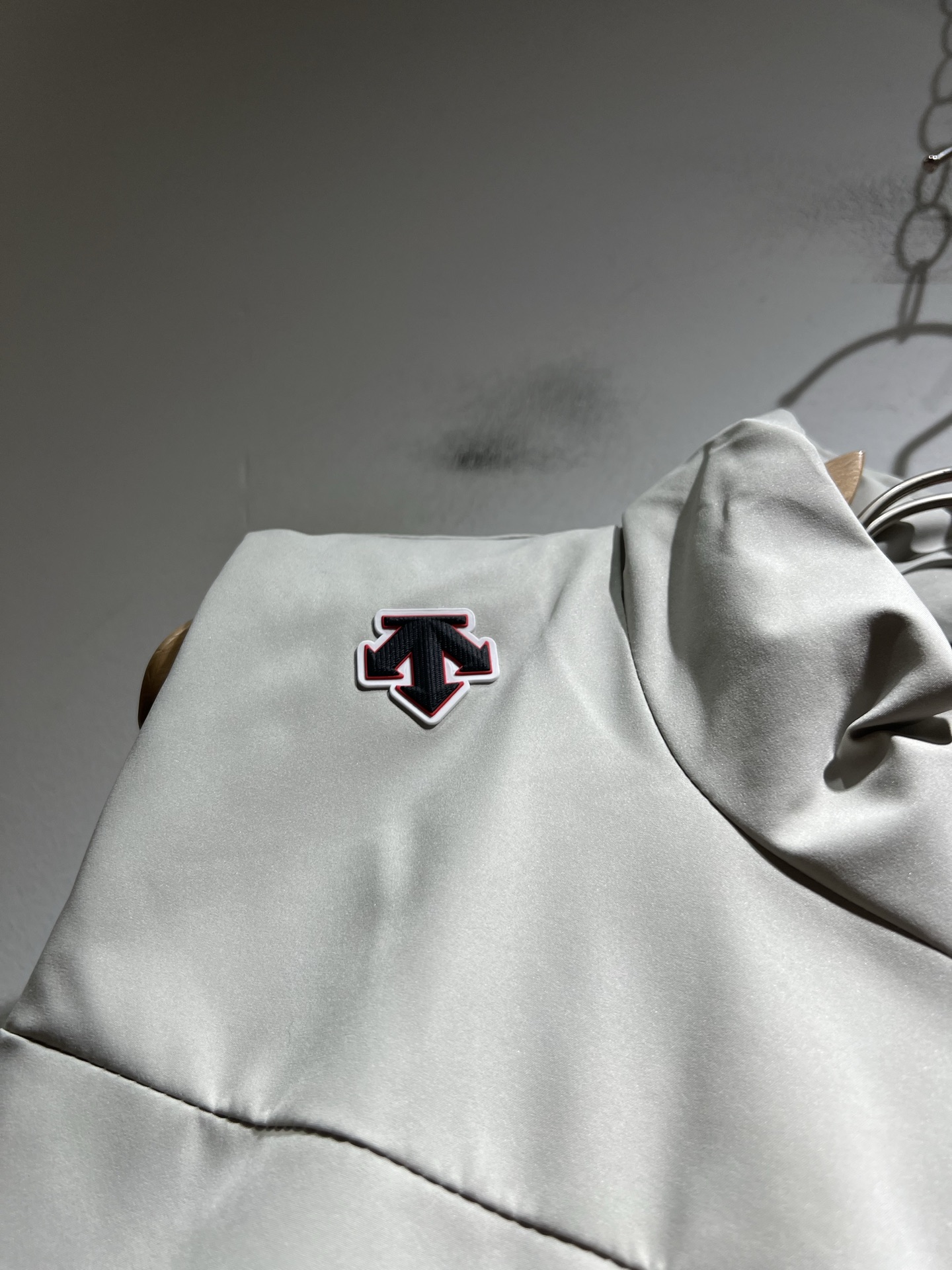 迪桑特DESCENTE，2025秋冬新款男女棉服同款马甲，自年荣耀至今的专业运动品牌。80余年来，始终坚