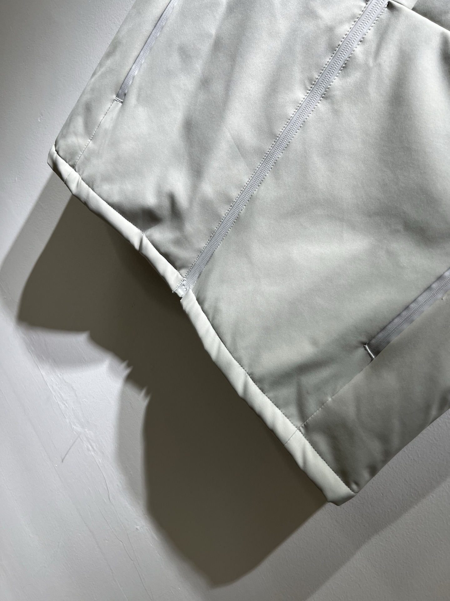 迪桑特DESCENTE，2025秋冬新款男女棉服同款马甲，自年荣耀至今的专业运动品牌。80余年来，始终坚