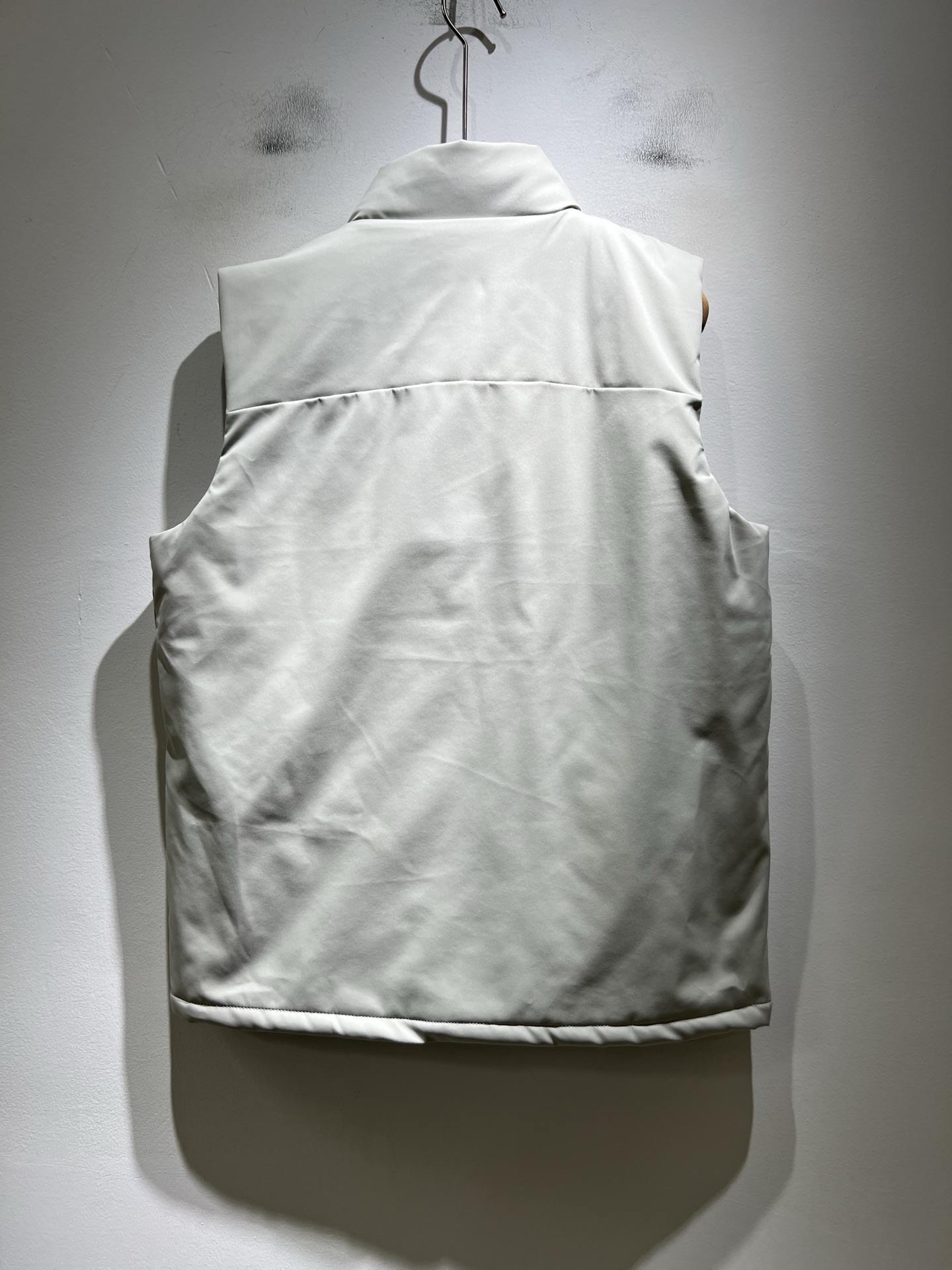 迪桑特DESCENTE，2025秋冬新款男女棉服同款马甲，自年荣耀至今的专业运动品牌。80余年来，始终坚