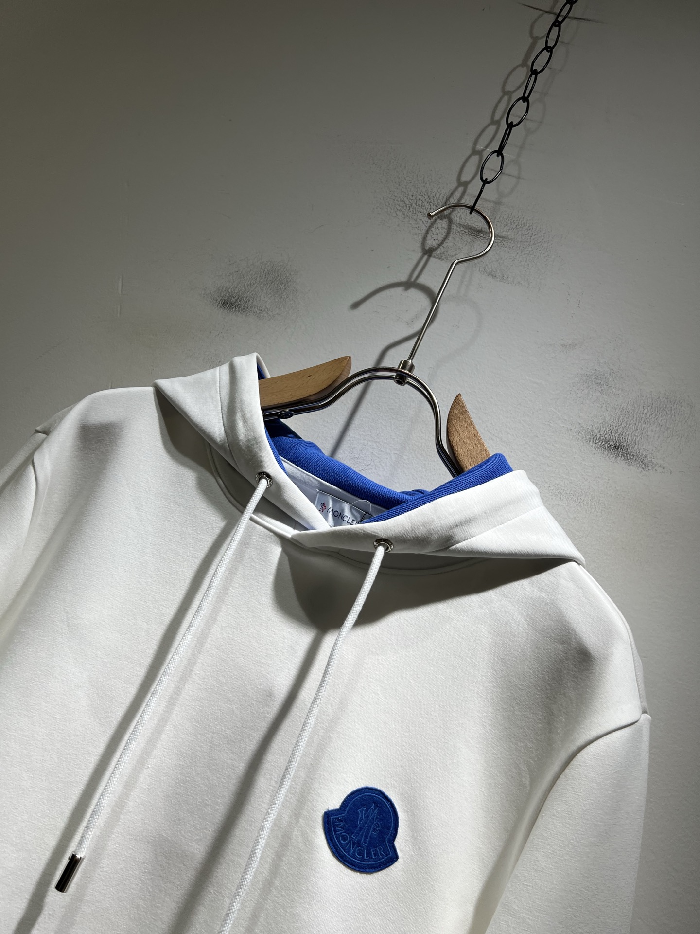 Moncl*r蒙*口2025秋冬男女同款情侣款👫最新的贸易订单长袖卫衣，全品相！！网红款！工艺采用图案l