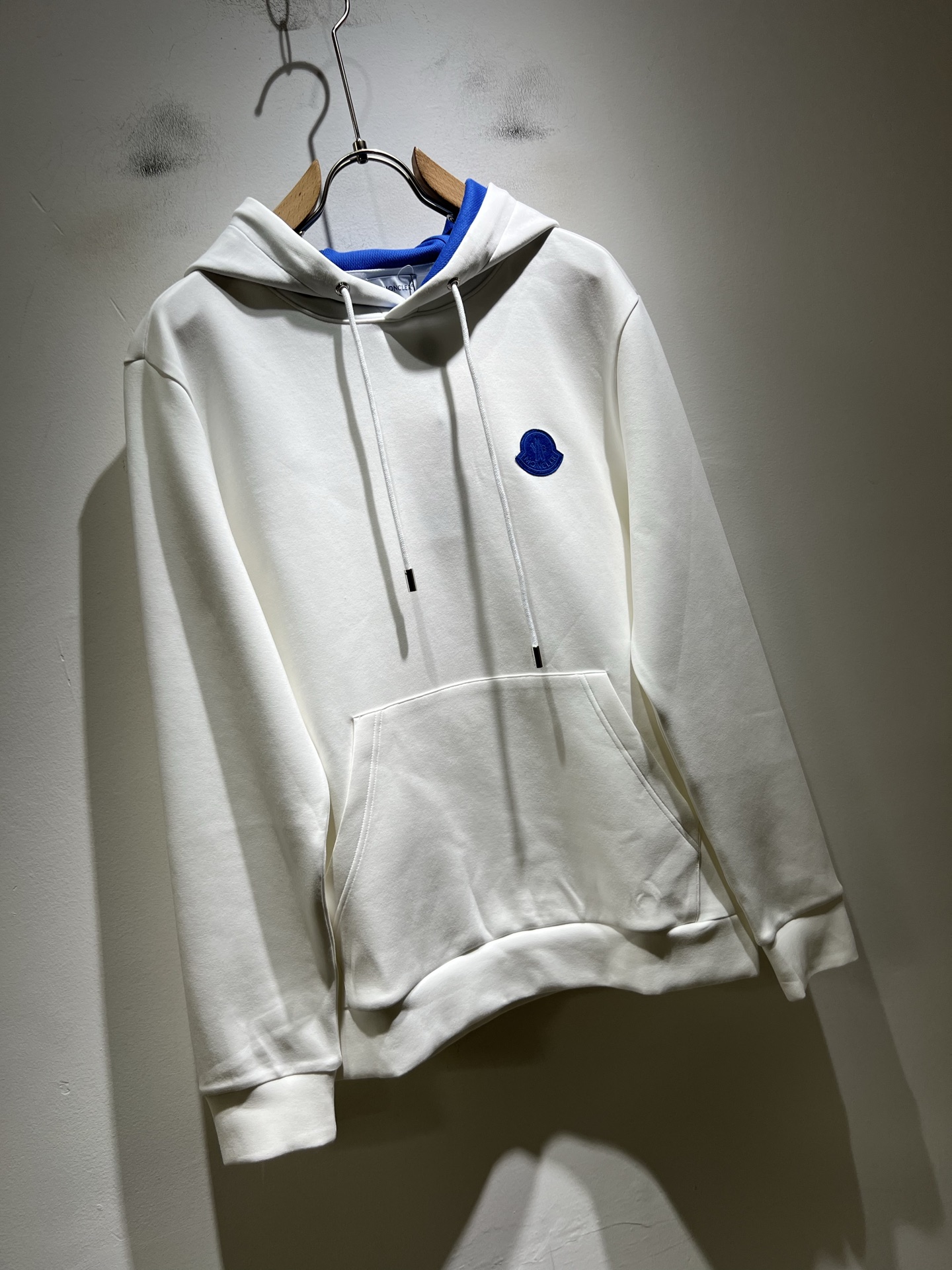 Moncl*r蒙*口2025秋冬男女同款情侣款👫最新的贸易订单长袖卫衣，全品相！！网红款！工艺采用图案l