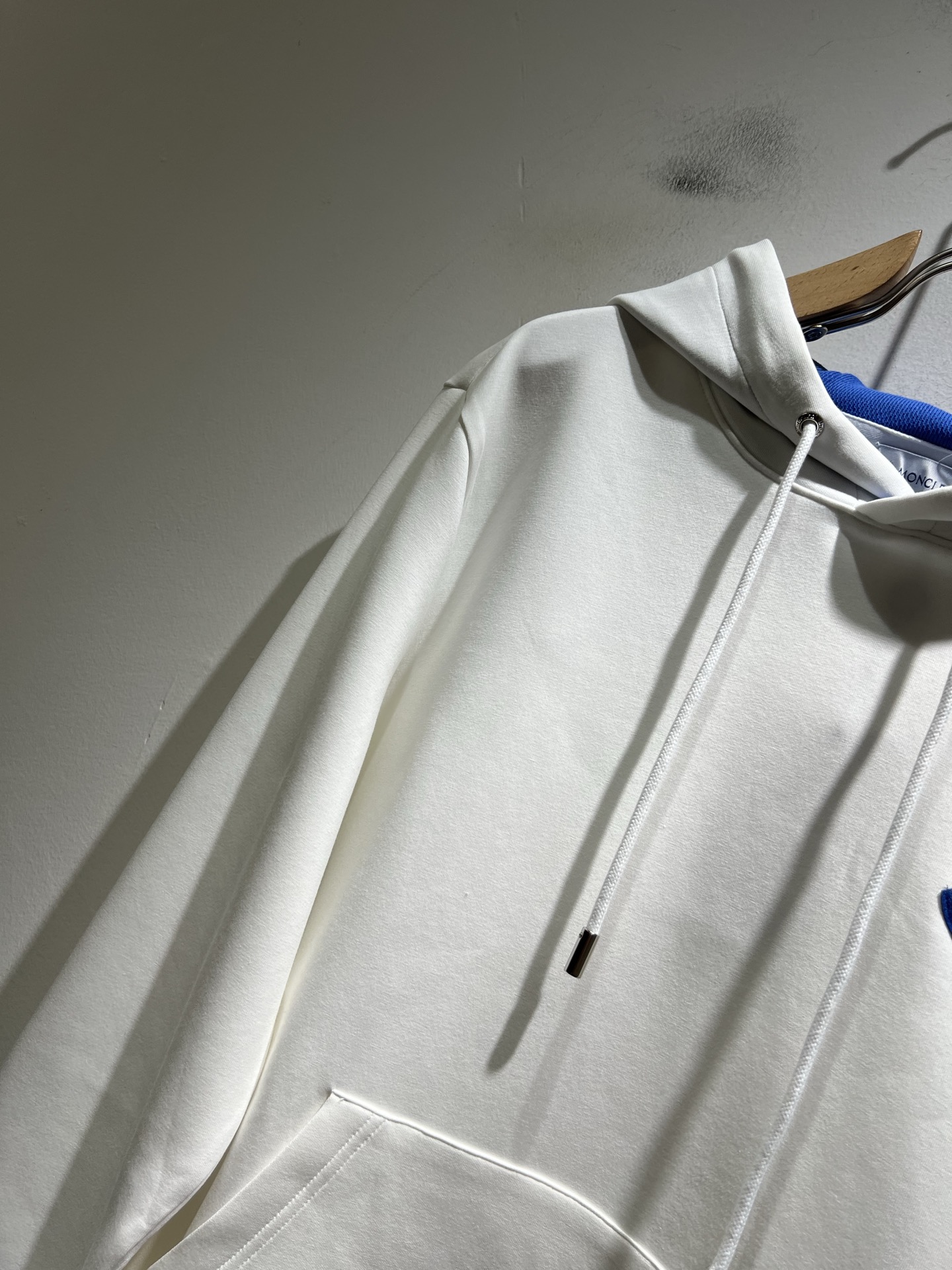 Moncl*r蒙*口2025秋冬男女同款情侣款👫最新的贸易订单长袖卫衣，全品相！！网红款！工艺采用图案l