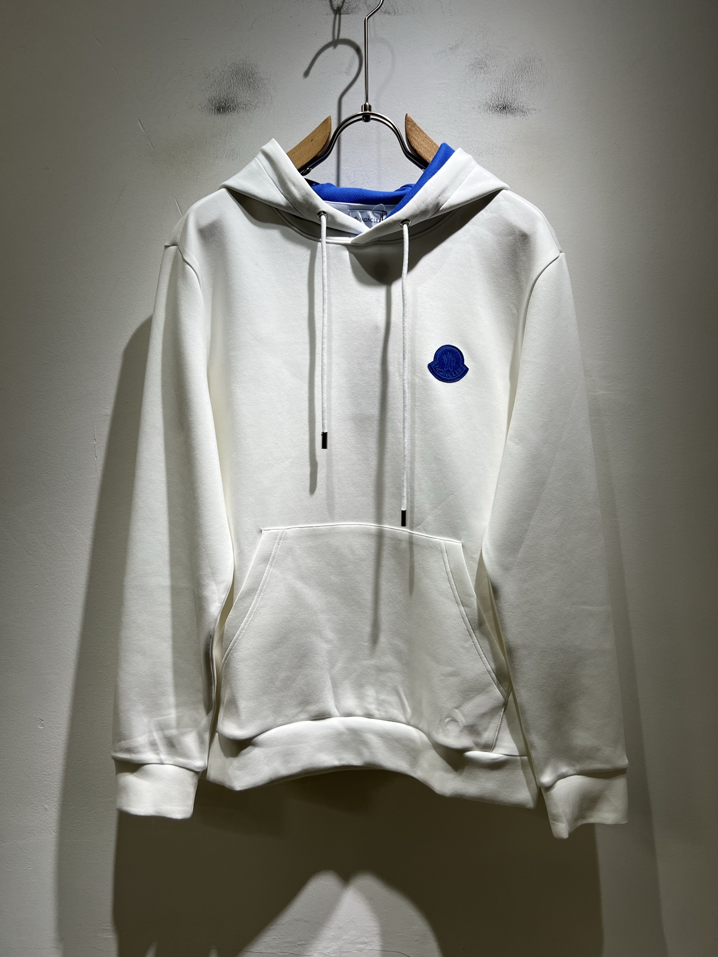 Moncl*r蒙*口2025秋冬男女同款情侣款👫最新的贸易订单长袖卫衣，全品相！！网红款！工艺采用图案l