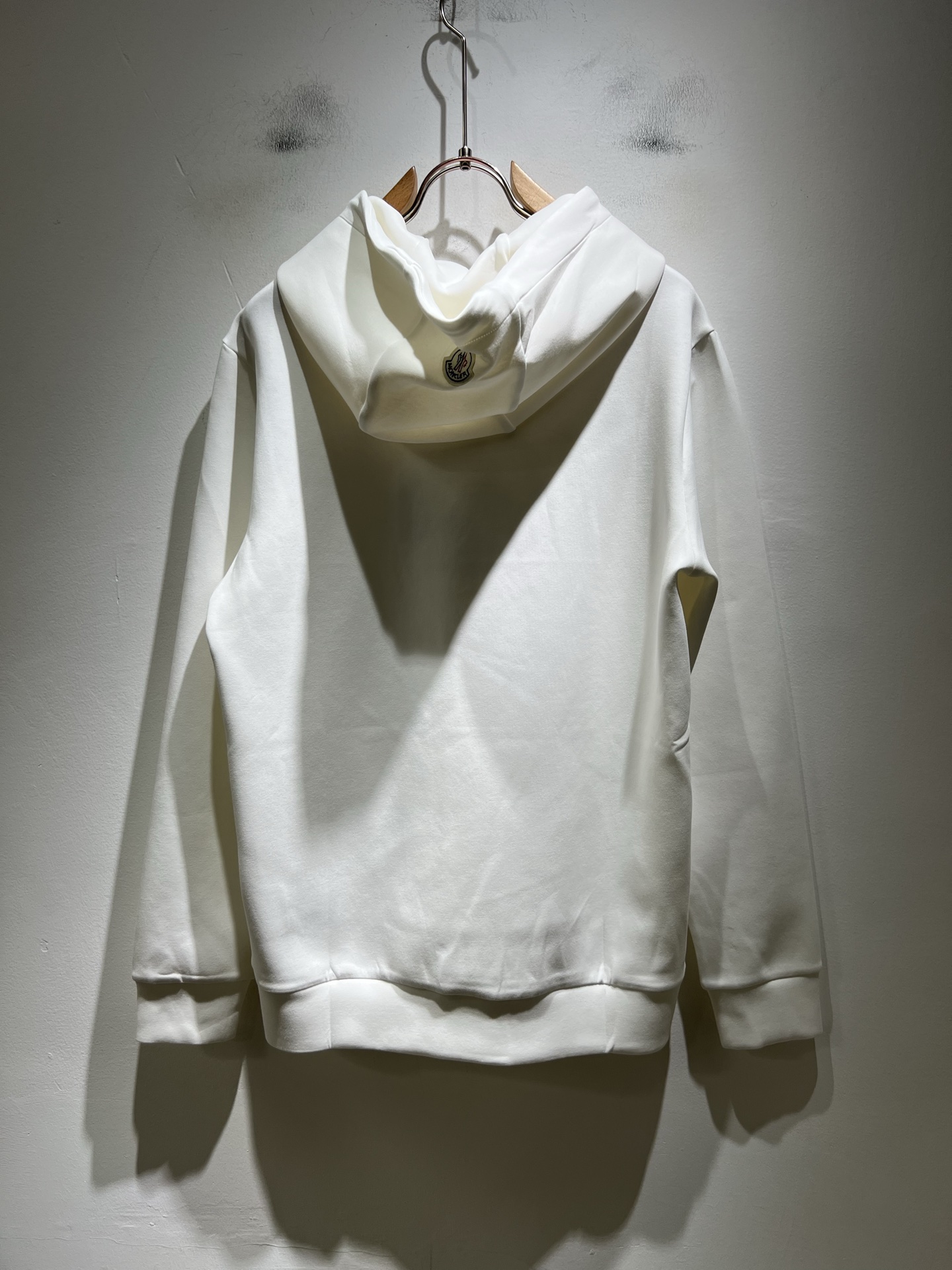 Moncl*r蒙*口2025秋冬男女同款情侣款👫最新的贸易订单长袖卫衣，全品相！！网红款！工艺采用图案l