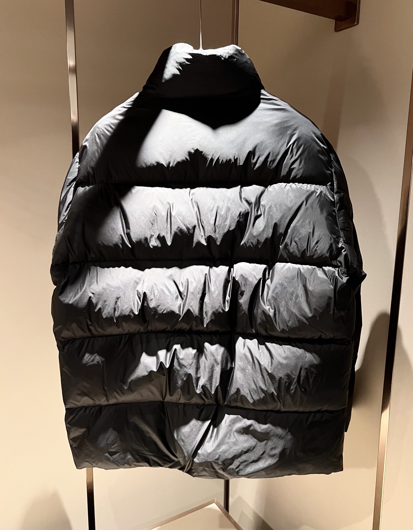 Fen*di芬*迪 原单代购精品2025年秋冬官网最新款男女同款👫羽绒外套原版订制客供聚酯纤维面料，品牌