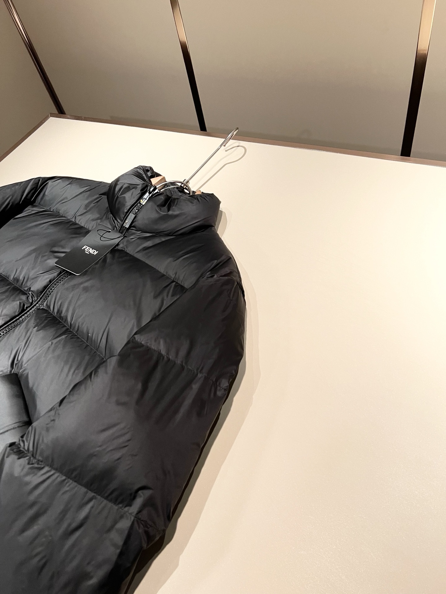 Fen*di芬*迪 原单代购精品2025年秋冬官网最新款男女同款👫羽绒外套原版订制客供聚酯纤维面料，品牌