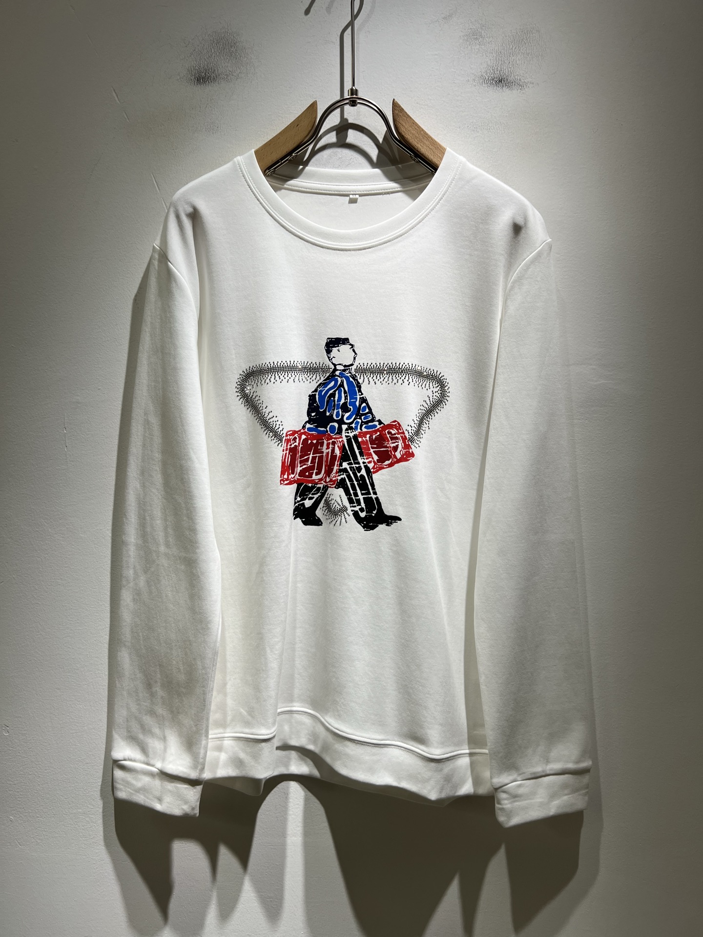 NO:614798,PRAD*A's new 2025 autumn and winter men's long-sleeved bottoming shirt, the latest model is exclusively available on the entire network!  !  ~It is both classic and fashionable, who doesn’t love it? It shows the classic again, it is very eye-catching, and it has a low-luxury aura and recognition!  Pr*da's traditional brand concept and modern advanced technology are perfectly combined. Coupled with an extremely modern and simple design, Pr*da's exclusive logo pattern printing design!  Customized 100% imported velvet cotton fabric!  The texture of this model is quite impressive. You can tell the specifications and grades at your fingertips. The level of finesse and breathability are top-notch!  Size M-4XL,,prada,alexander wang19860909PRAD*A普*达2025秋冬新款男士长袖打底衫,最新款全网独家首上！！~既经典有时尚百搭,谁不爱啊,将经典再次展现,非常的耐看,自带低奢光环与辨识度！Pr*da传统的品牌理念和现代化的先进技术进行了完美结合.加上极其现代摩登风范的简约设计,p家专属logo图案印花设计！定制百分百进口绒棉面料！此款的质感相当感人 触手便知规格档次 细腻程度与透气效果堪称顶级！尺码M-4XL,,prada,alexander wang,Men's clothing