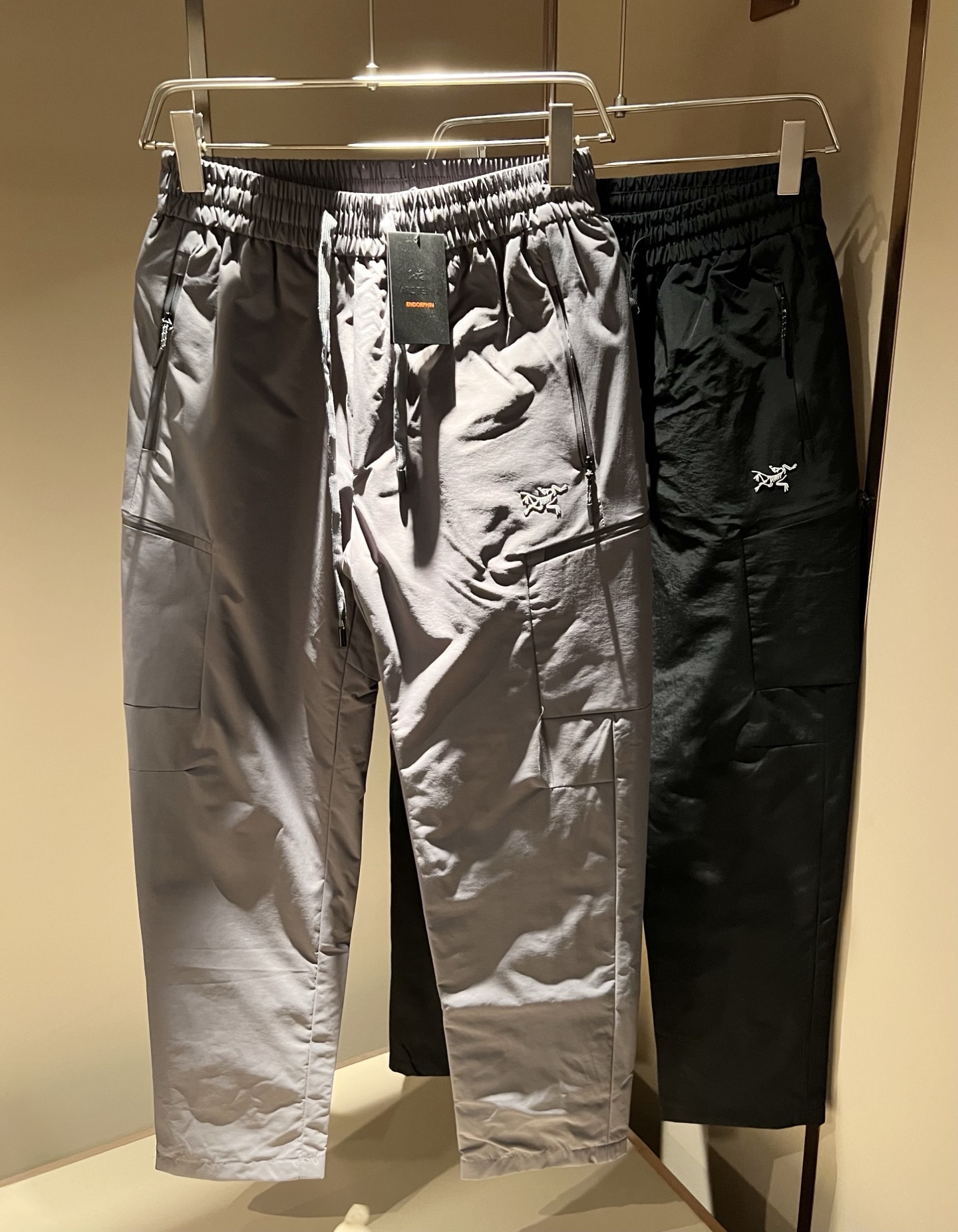 ARCTER*X始*祖鸟 2025秋冬新款羽绒运动风格休闲裤，户外品牌可能大家第一想到的就是加拿大鹅、始