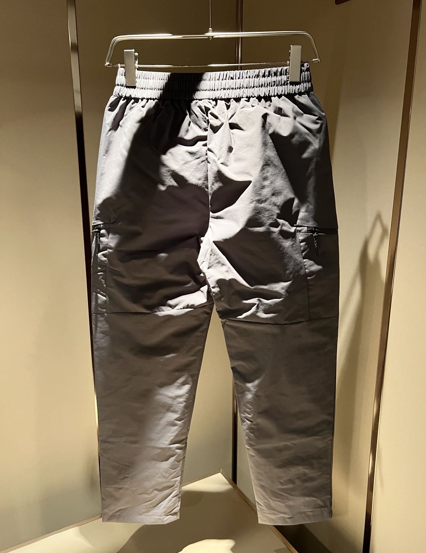 ARCTER*X始*祖鸟 2025秋冬新款羽绒运动风格休闲裤，户外品牌可能大家第一想到的就是加拿大鹅、始