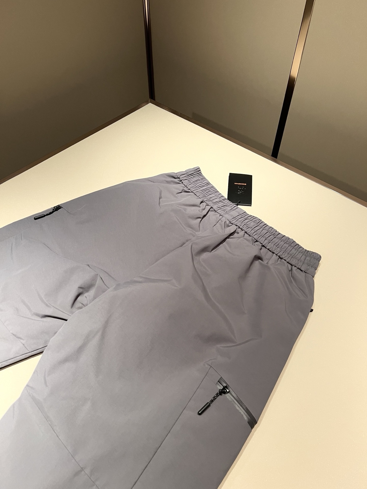 ARCTER*X始*祖鸟 2025秋冬新款羽绒运动风格休闲裤，户外品牌可能大家第一想到的就是加拿大鹅、始