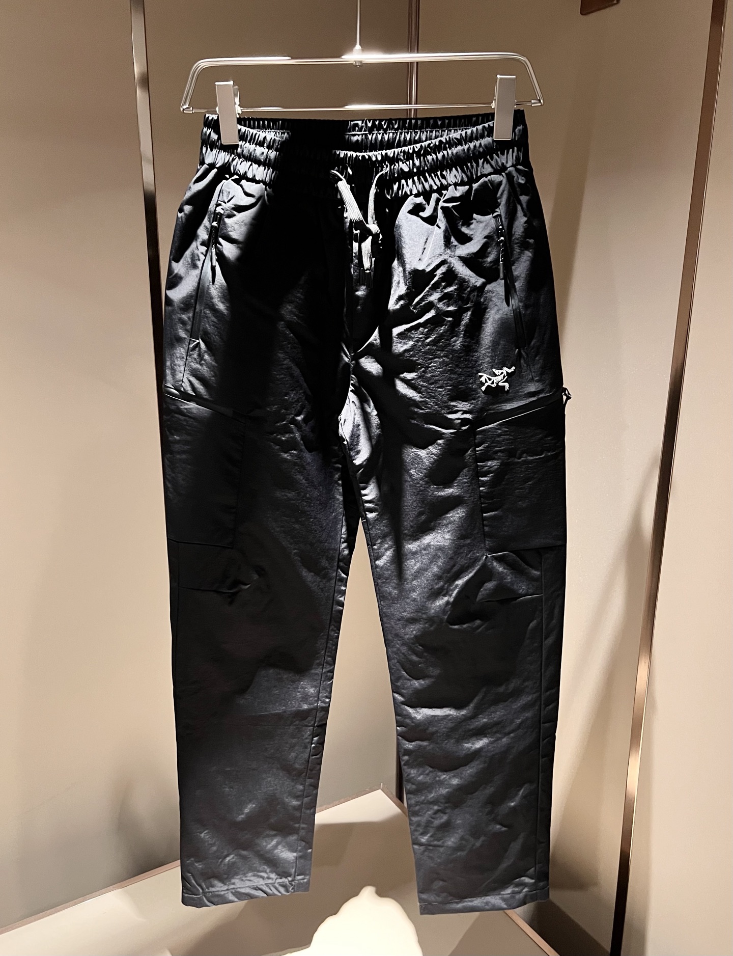 ARCTER*X始*祖鸟 2025秋冬新款羽绒运动风格休闲裤，户外品牌可能大家第一想到的就是加拿大鹅、始