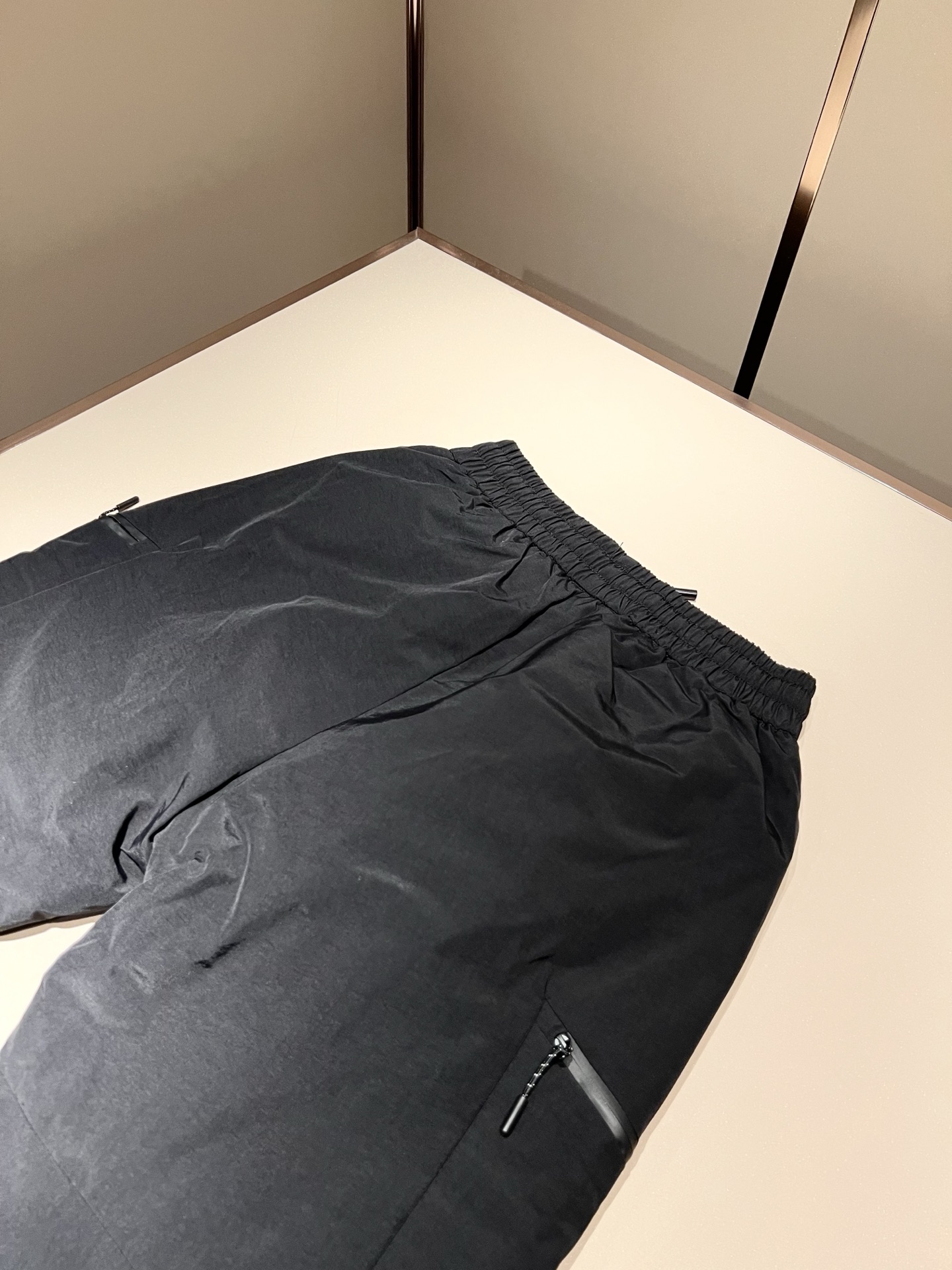 ARCTER*X始*祖鸟 2025秋冬新款羽绒运动风格休闲裤，户外品牌可能大家第一想到的就是加拿大鹅、始