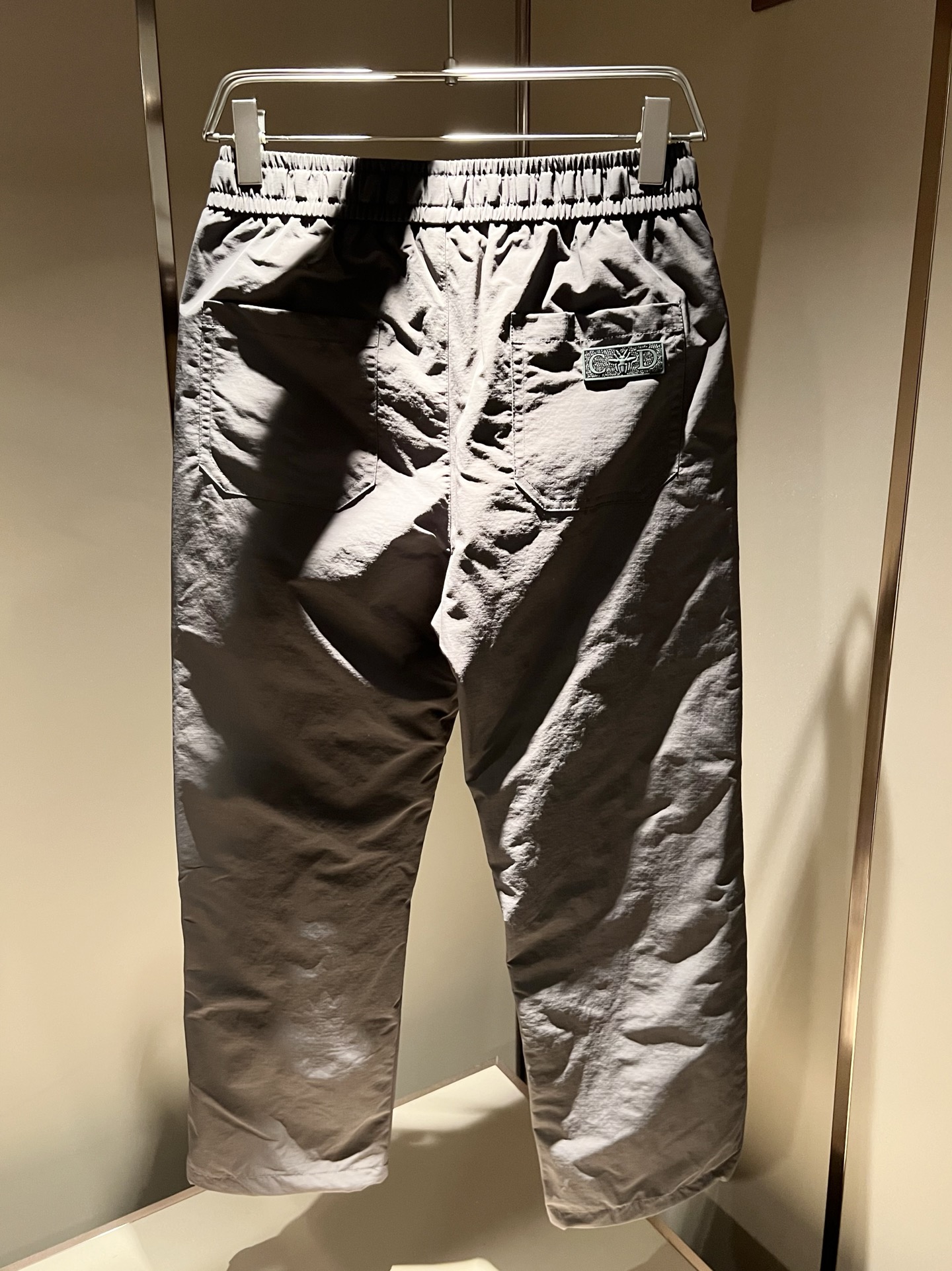 Dior 迪奥 2025秋冬新款男士羽绒休闲裤，高端品质之选……一款松紧腰抽绳休闲卫裤兼备的百搭裤装，也