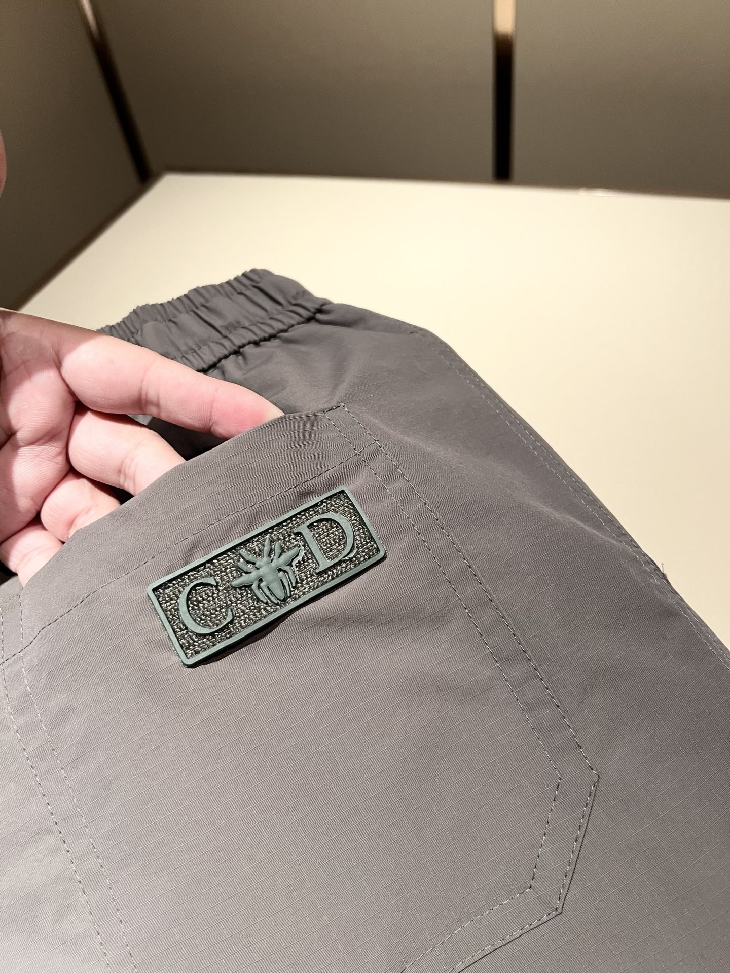 Dior 迪奥 2025秋冬新款男士羽绒休闲裤，高端品质之选……一款松紧腰抽绳休闲卫裤兼备的百搭裤装，也