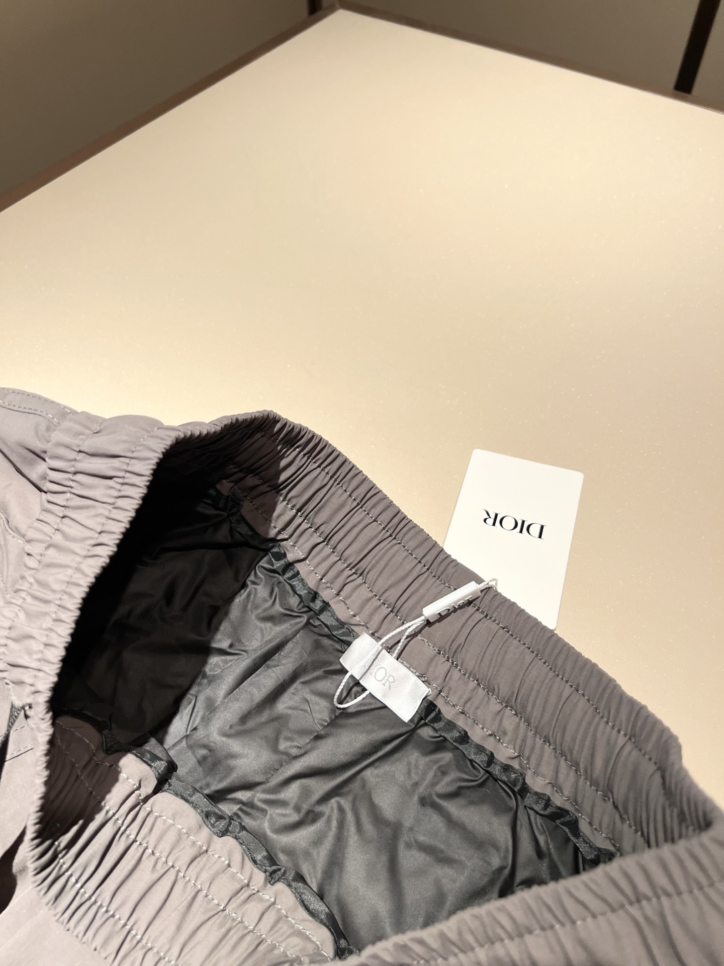 Dior 迪奥 2025秋冬新款男士羽绒休闲裤，高端品质之选……一款松紧腰抽绳休闲卫裤兼备的百搭裤装，也