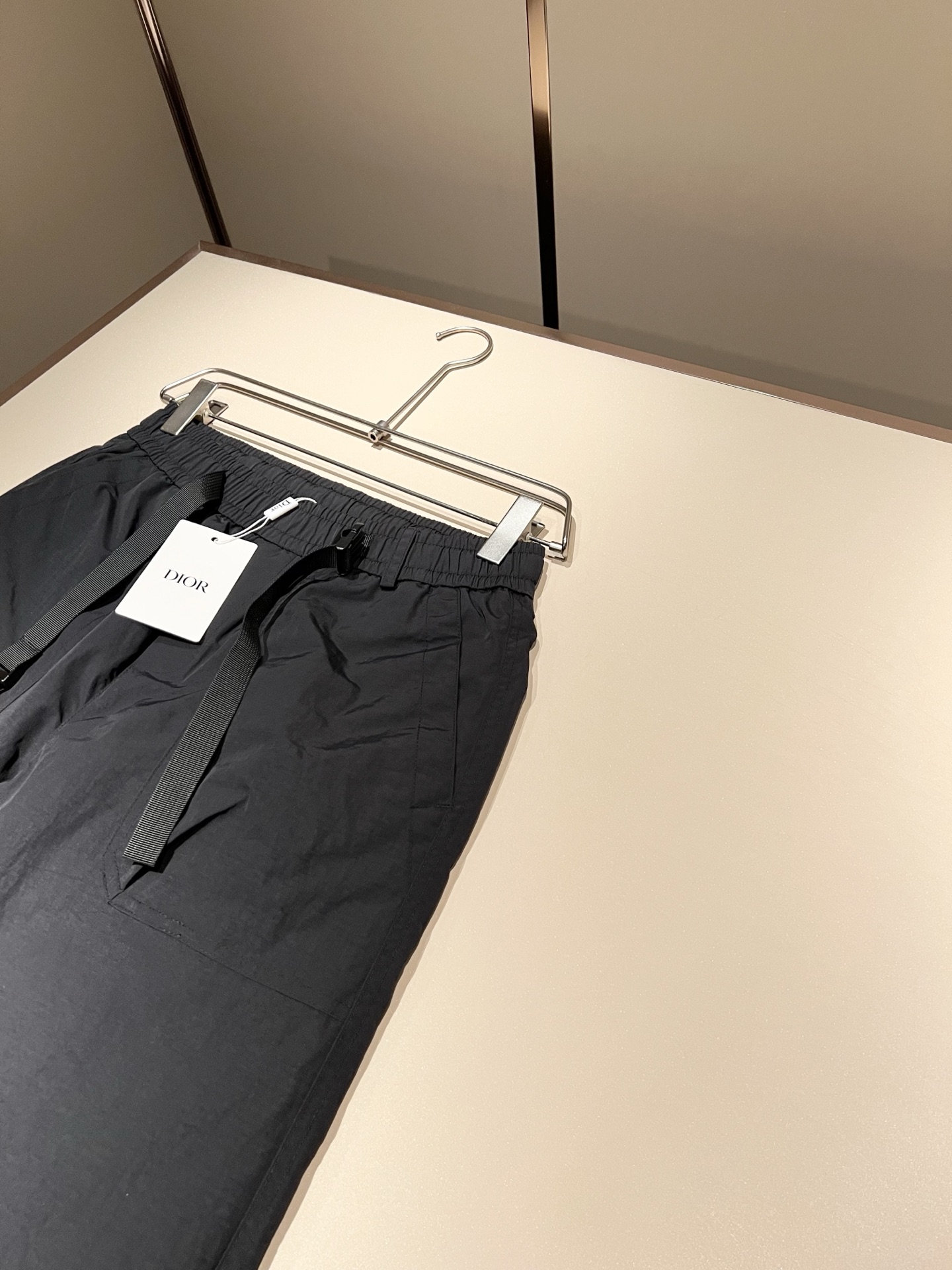 Dior 迪奥 2025秋冬新款男士羽绒休闲裤，高端品质之选……一款松紧腰抽绳休闲卫裤兼备的百搭裤装，也