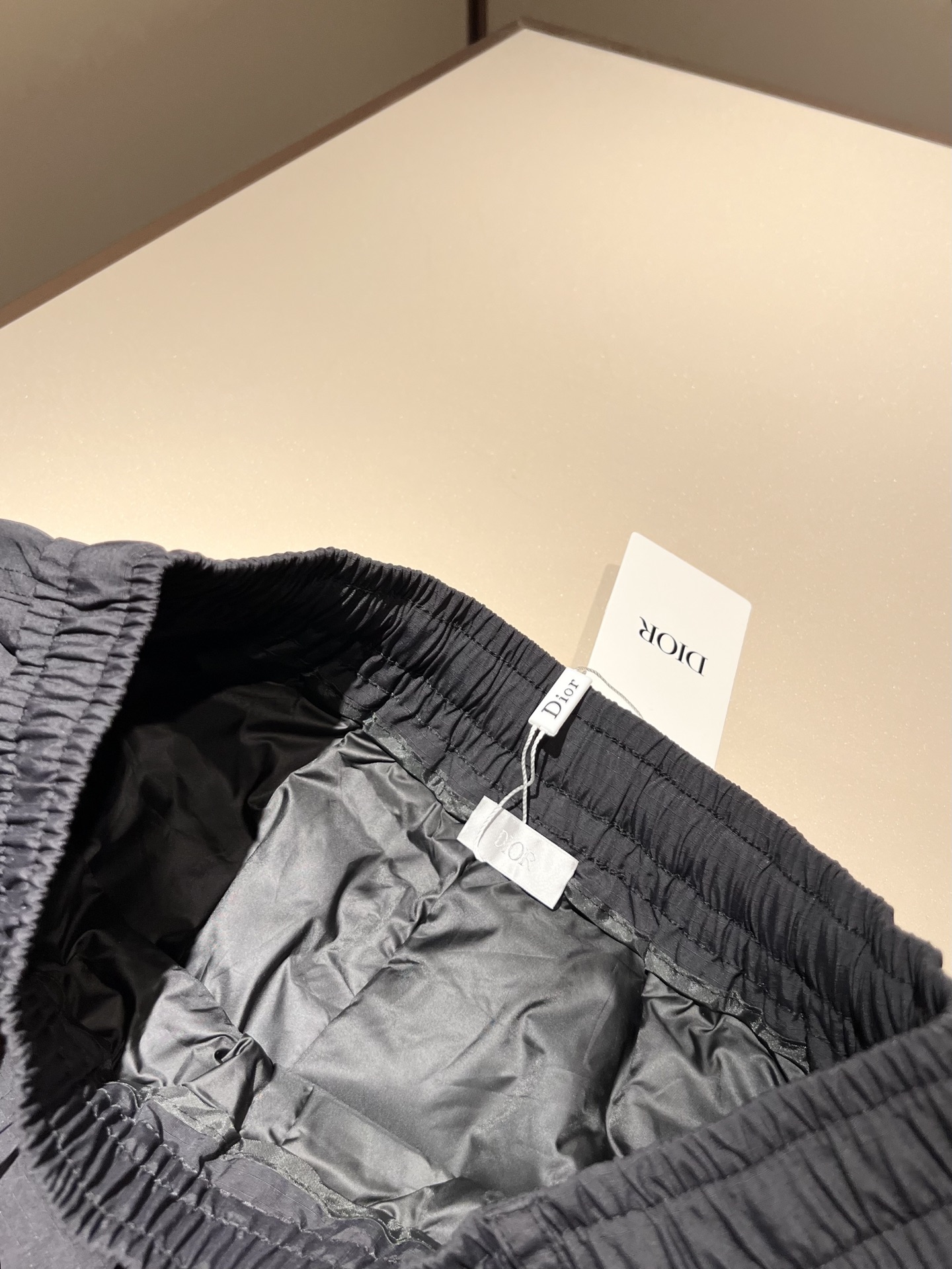 Dior 迪奥 2025秋冬新款男士羽绒休闲裤，高端品质之选……一款松紧腰抽绳休闲卫裤兼备的百搭裤装，也