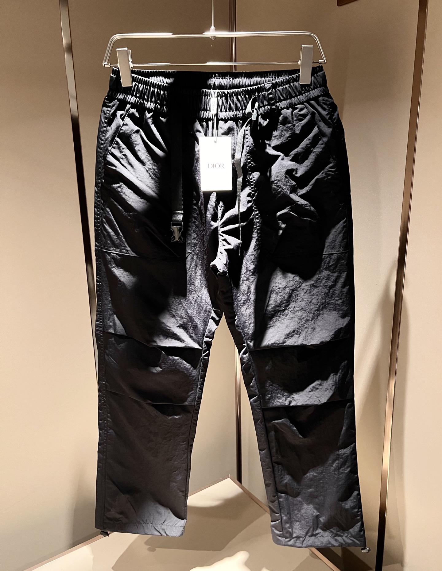 Dior 迪奥 2025秋冬新款男士羽绒休闲裤，高端品质之选……一款松紧腰抽绳休闲卫裤兼备的百搭裤装，也