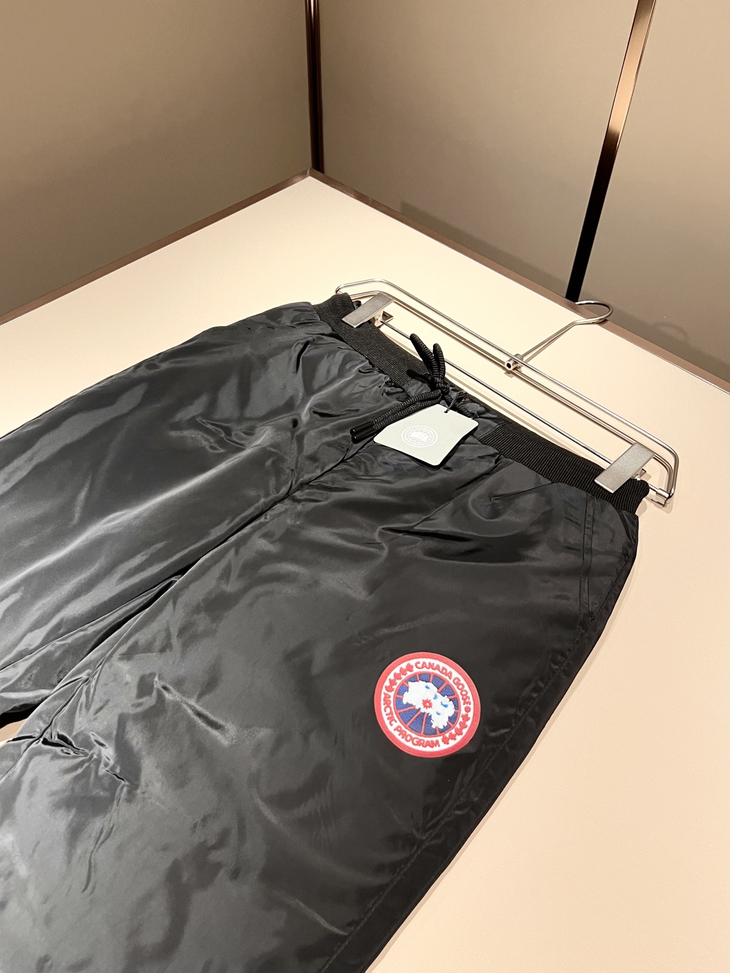 𝘾𝘼𝙉𝘼𝘿𝘼 𝙂𝙊𝙊𝙎𝙀/加拿大鹅 2025秋冬新款男士羽绒休闲裤，户外品牌可能大家第一想到的就是加拿大