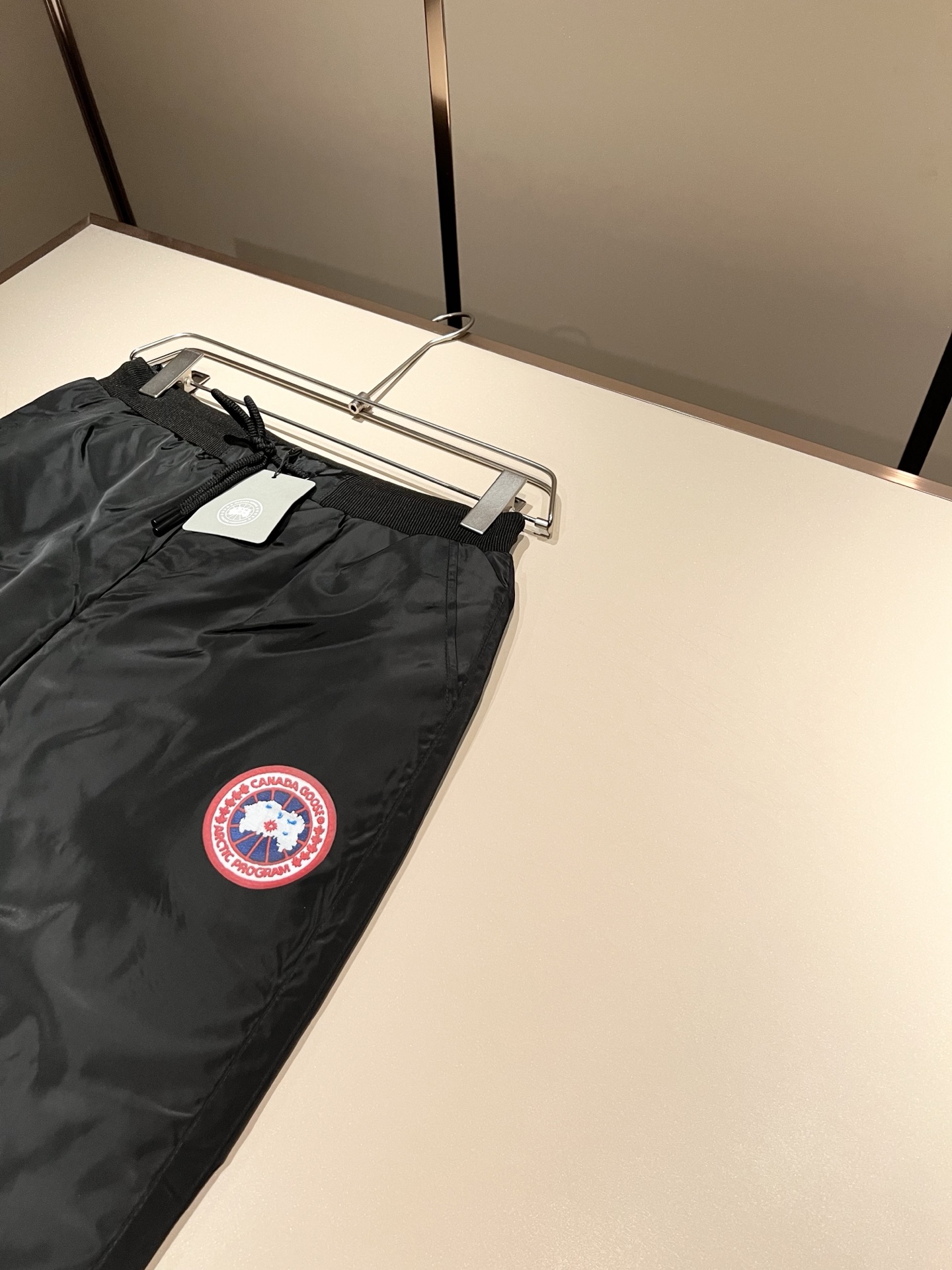 𝘾𝘼𝙉𝘼𝘿𝘼 𝙂𝙊𝙊𝙎𝙀/加拿大鹅 2025秋冬新款男士羽绒休闲裤，户外品牌可能大家第一想到的就是加拿大