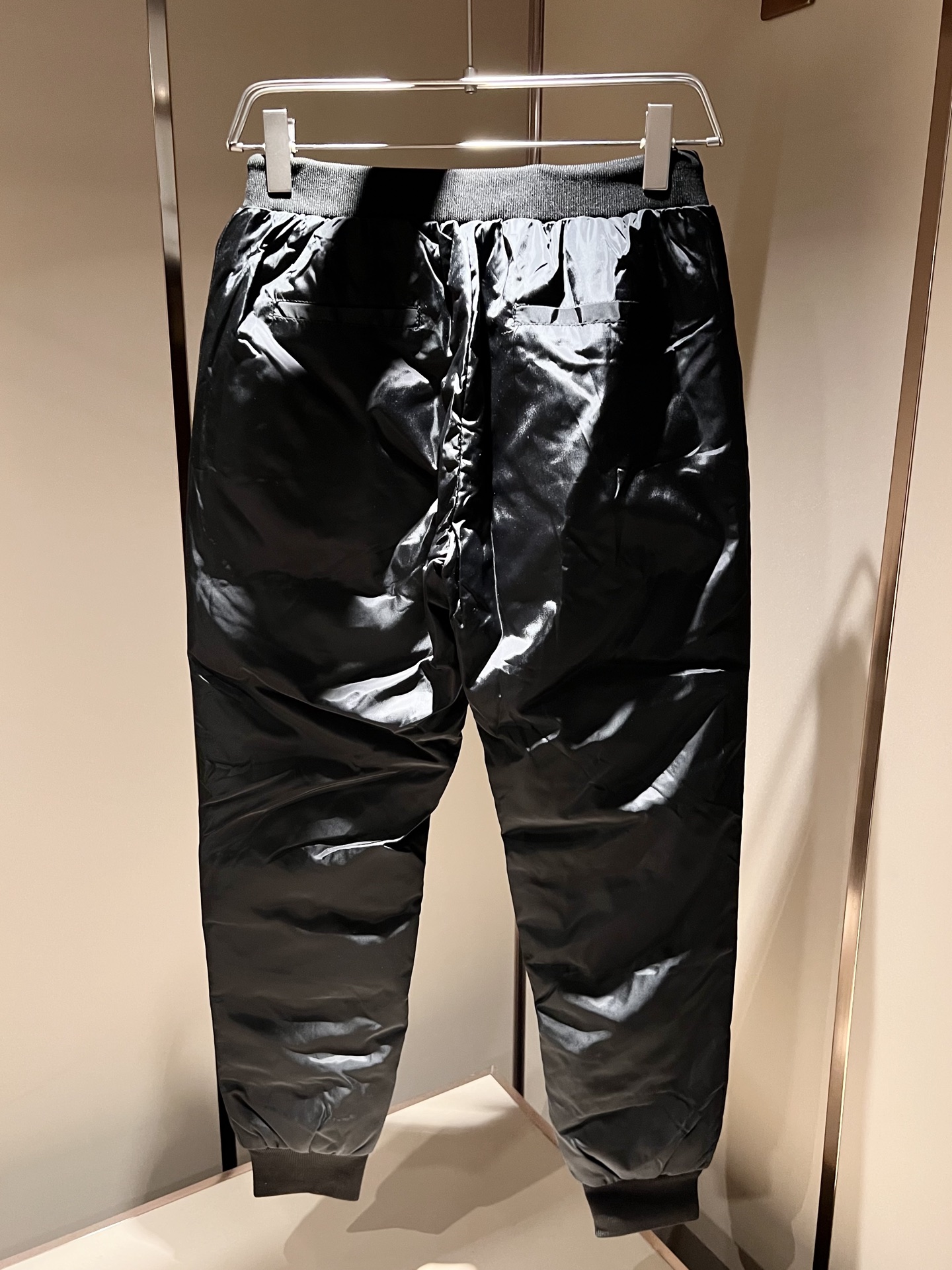 𝘾𝘼𝙉𝘼𝘿𝘼 𝙂𝙊𝙊𝙎𝙀/加拿大鹅 2025秋冬新款男士羽绒休闲裤，户外品牌可能大家第一想到的就是加拿大